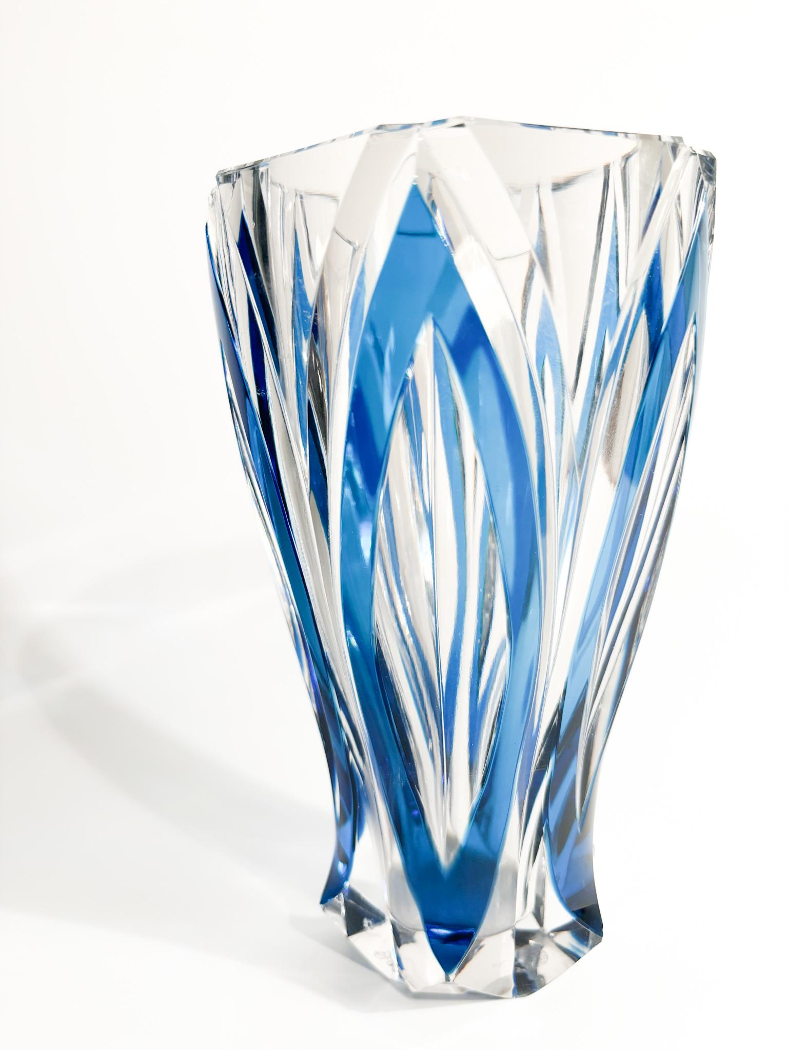 Milieu du XXe siècle Vase français bleu en cristal de Saint-Louis des années 1940 en vente