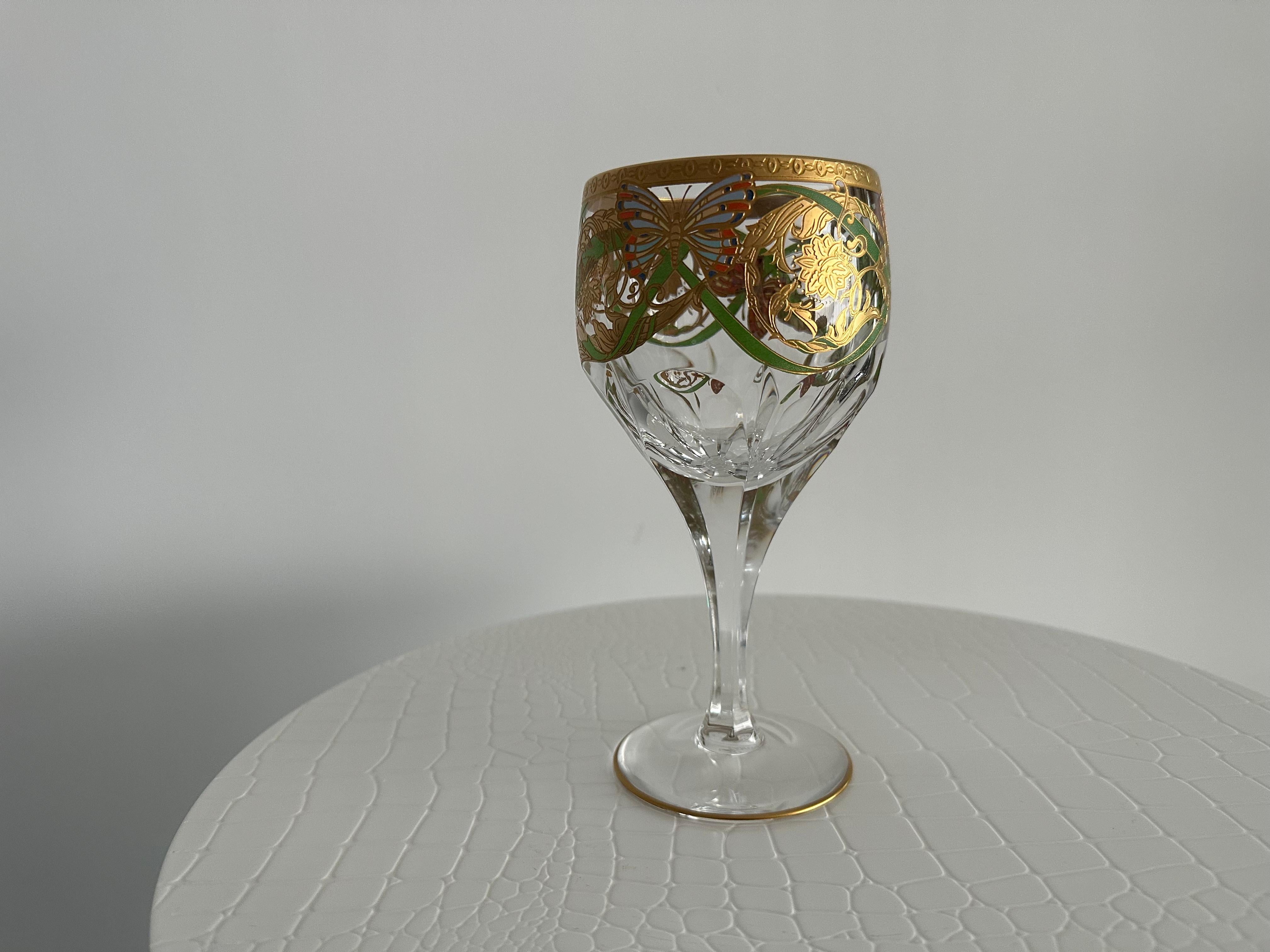 Saint-Louis Schmetterling Weinkristallglas Maßgefertigtes Design, vergoldet, Lagerware (Neoklassisches Revival) im Angebot