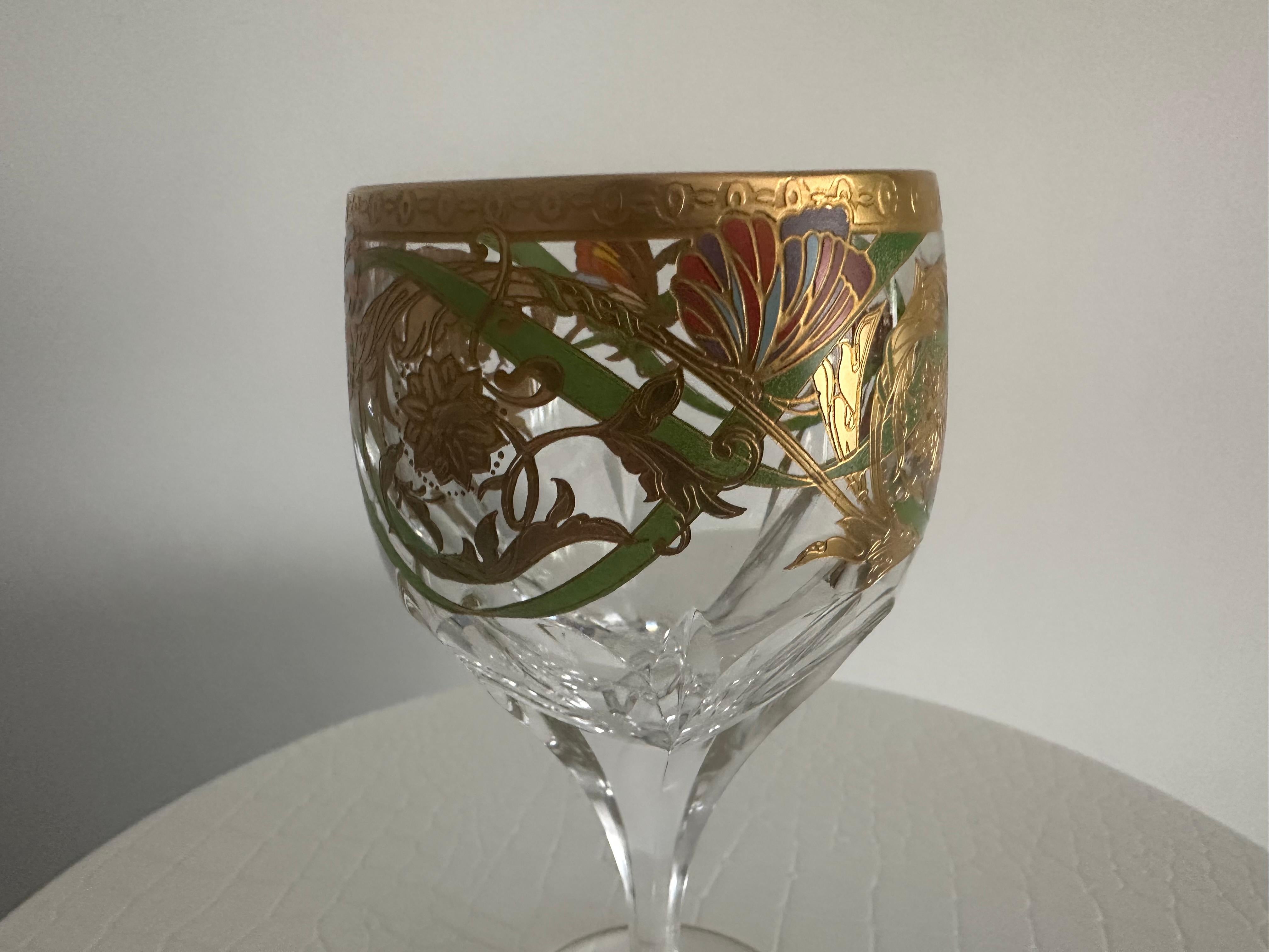 Saint-Louis Schmetterling Weinkristallglas Maßgefertigtes Design, vergoldet, Lagerware (Französisch) im Angebot