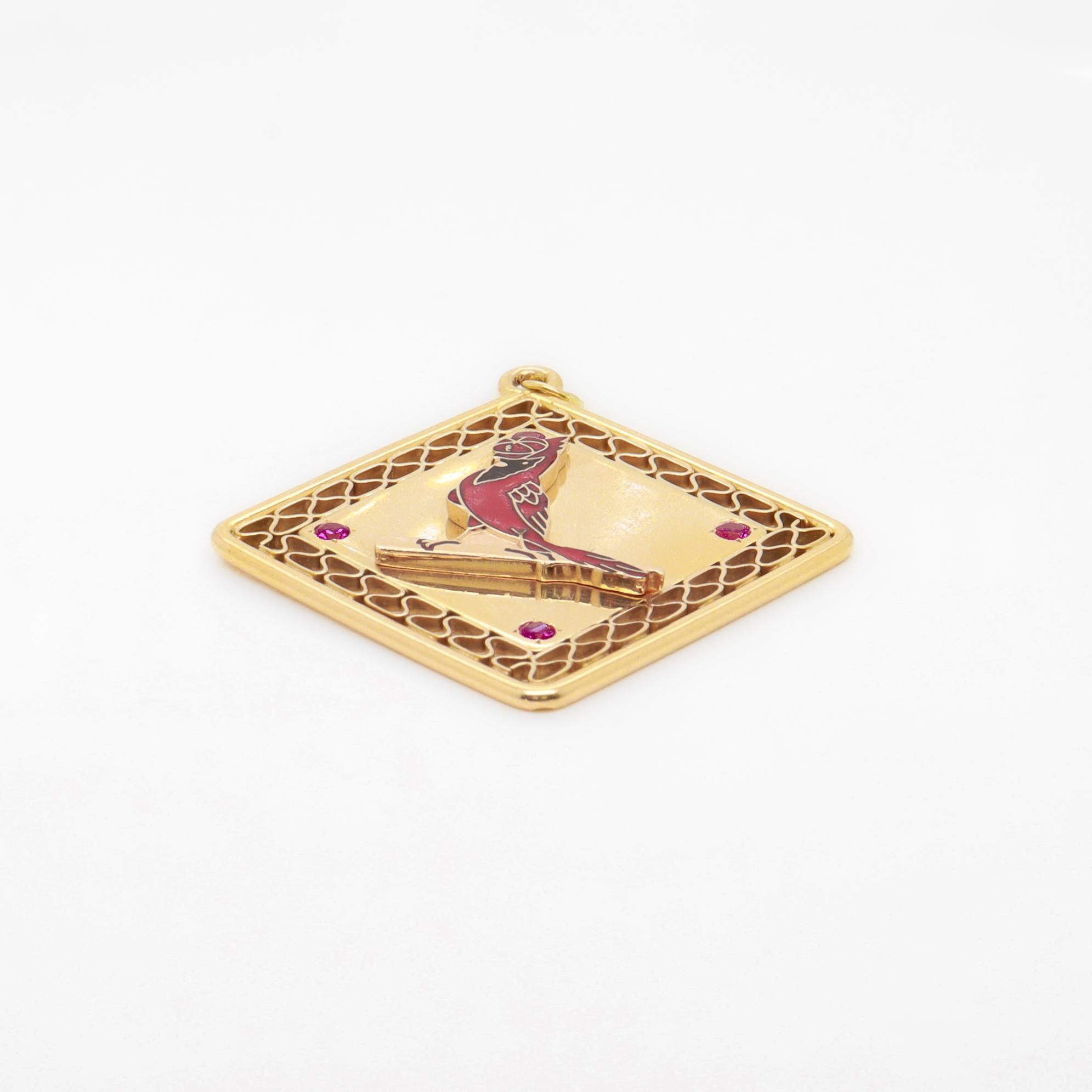 Saint Louis Cardinals Baseball World Series Charm en or, émail et rubis par Ballou en vente 2