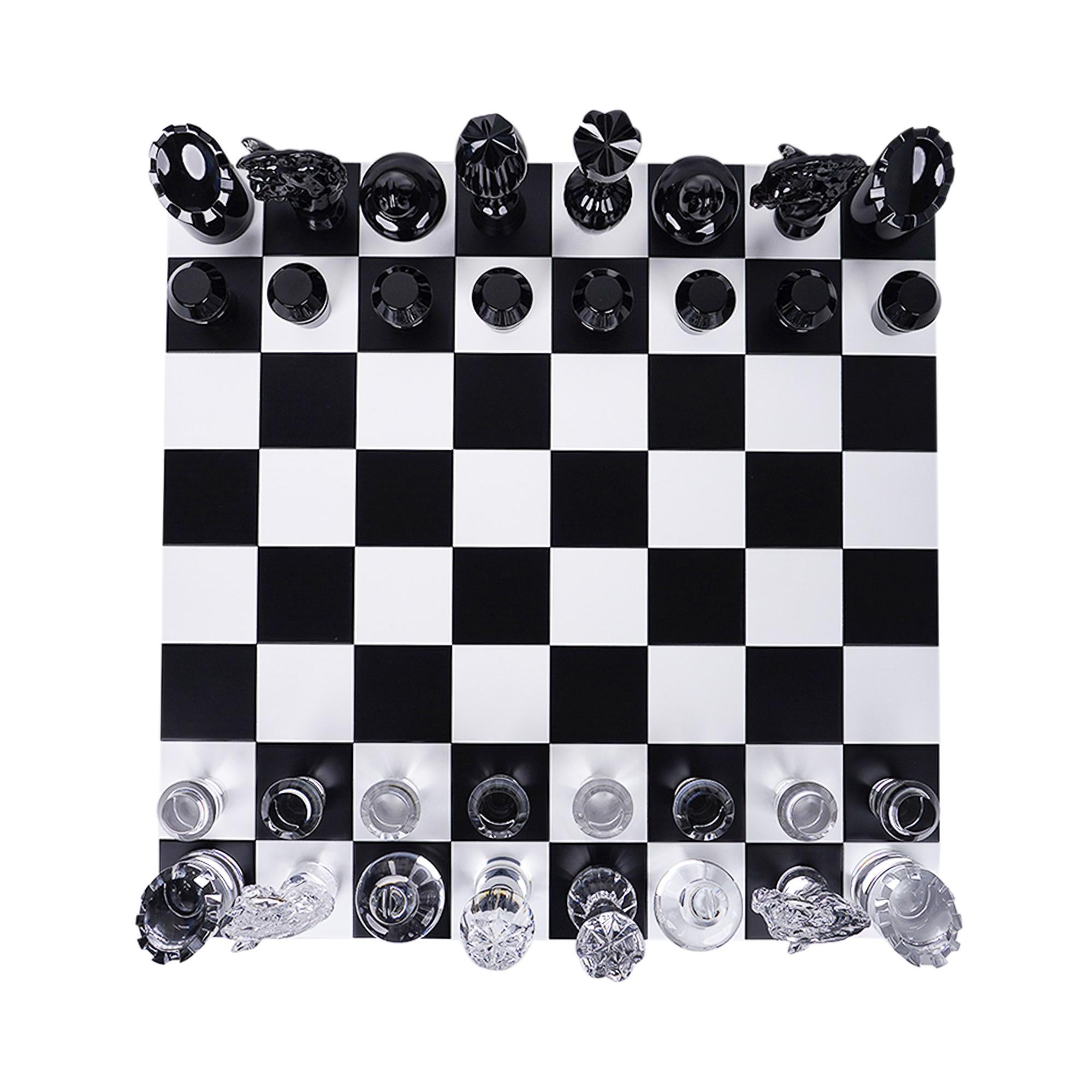 Saint-Louis Chess Game Jeu Flannel-Grey / Clear Crystal and Wood New w/Box In New Condition For Sale In Miami, FL