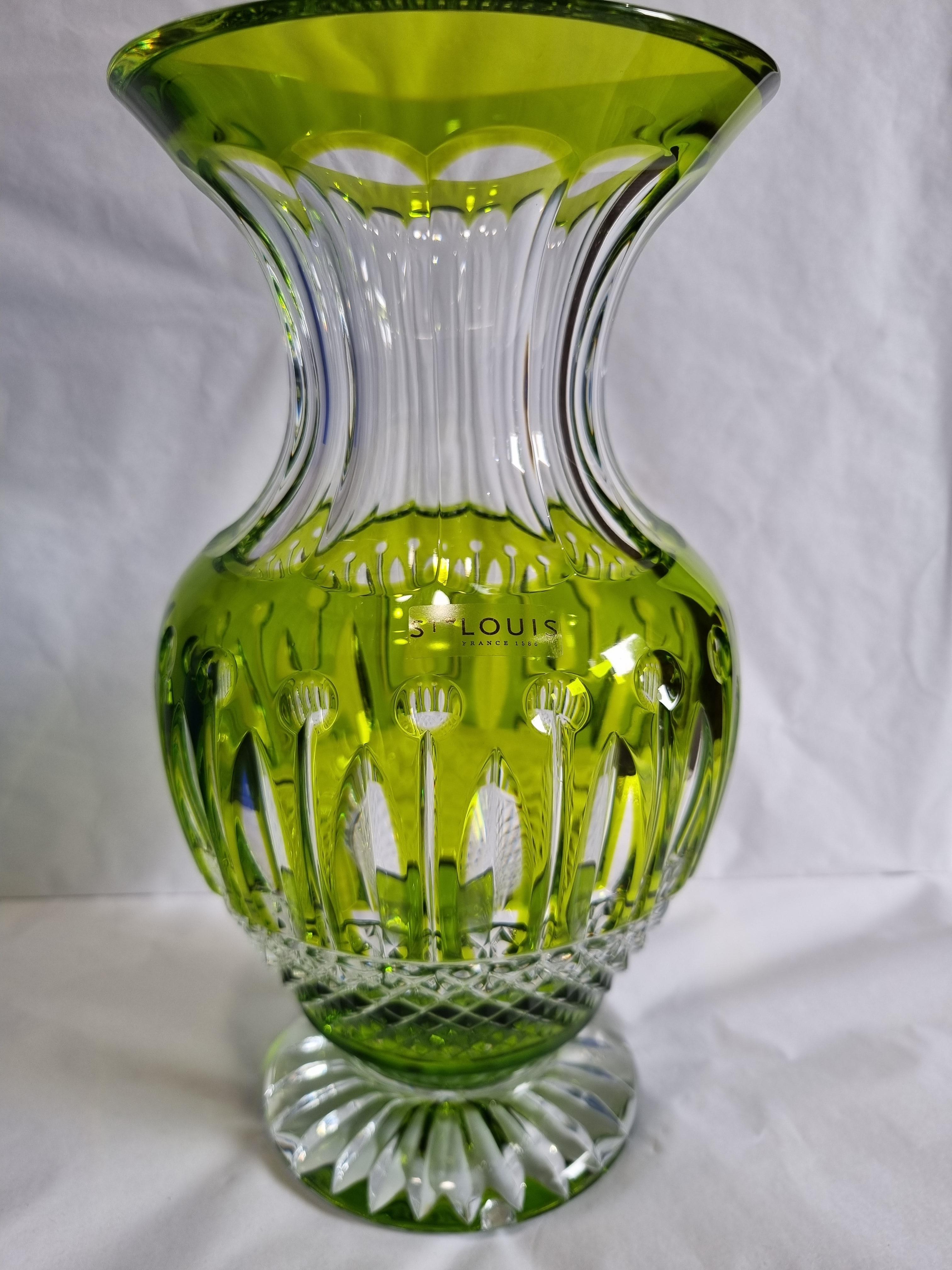 Cristallo Vaso di cristallo Saint Louis color chartreuse , Francia, 2023 in vendita