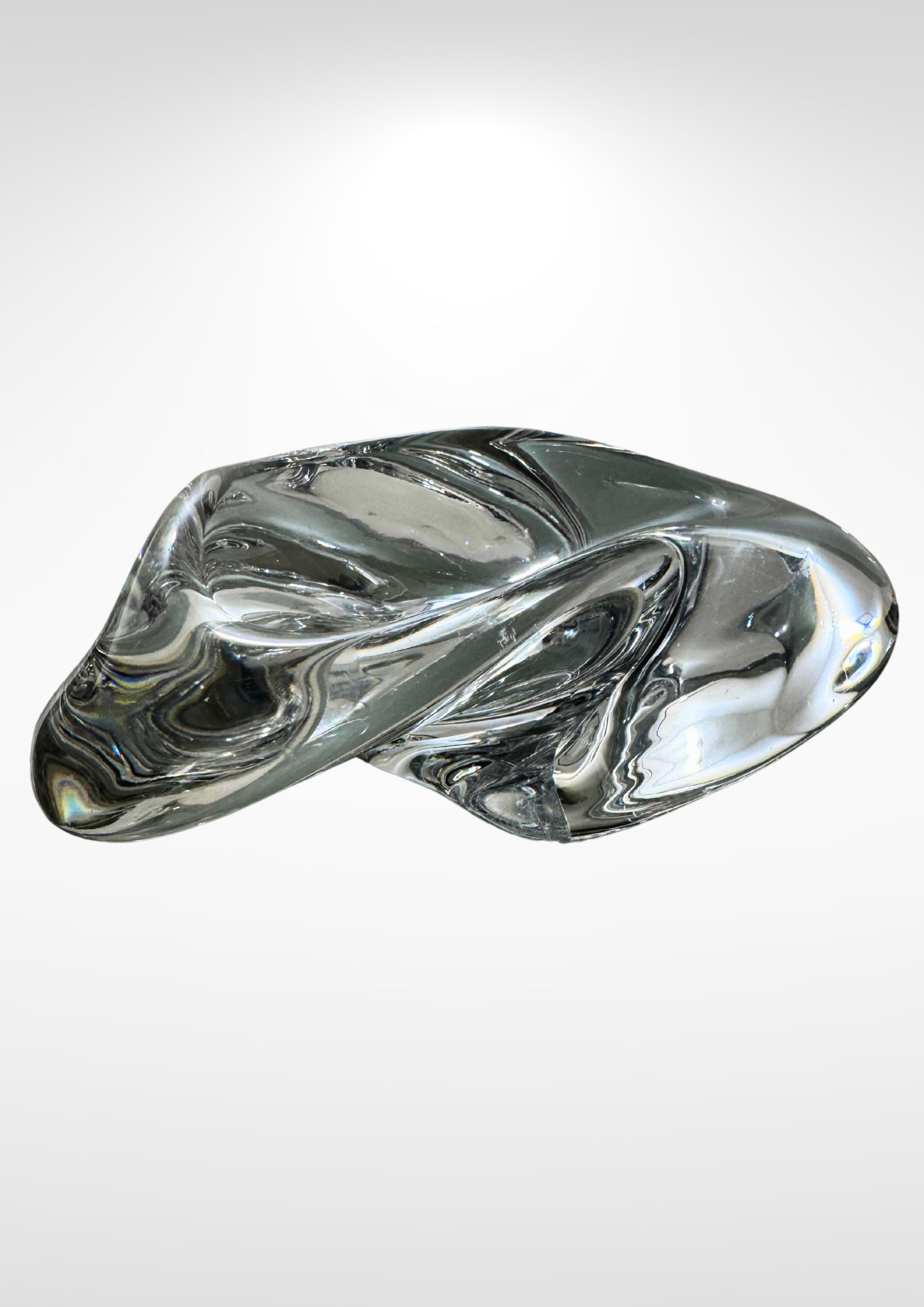 Mid-Century thick walled freeform vide-poche bowl by Saint Louis France.
Large sized decorative crystal glass bowl.
Can also be used as an ashtray.
Etched on the base 