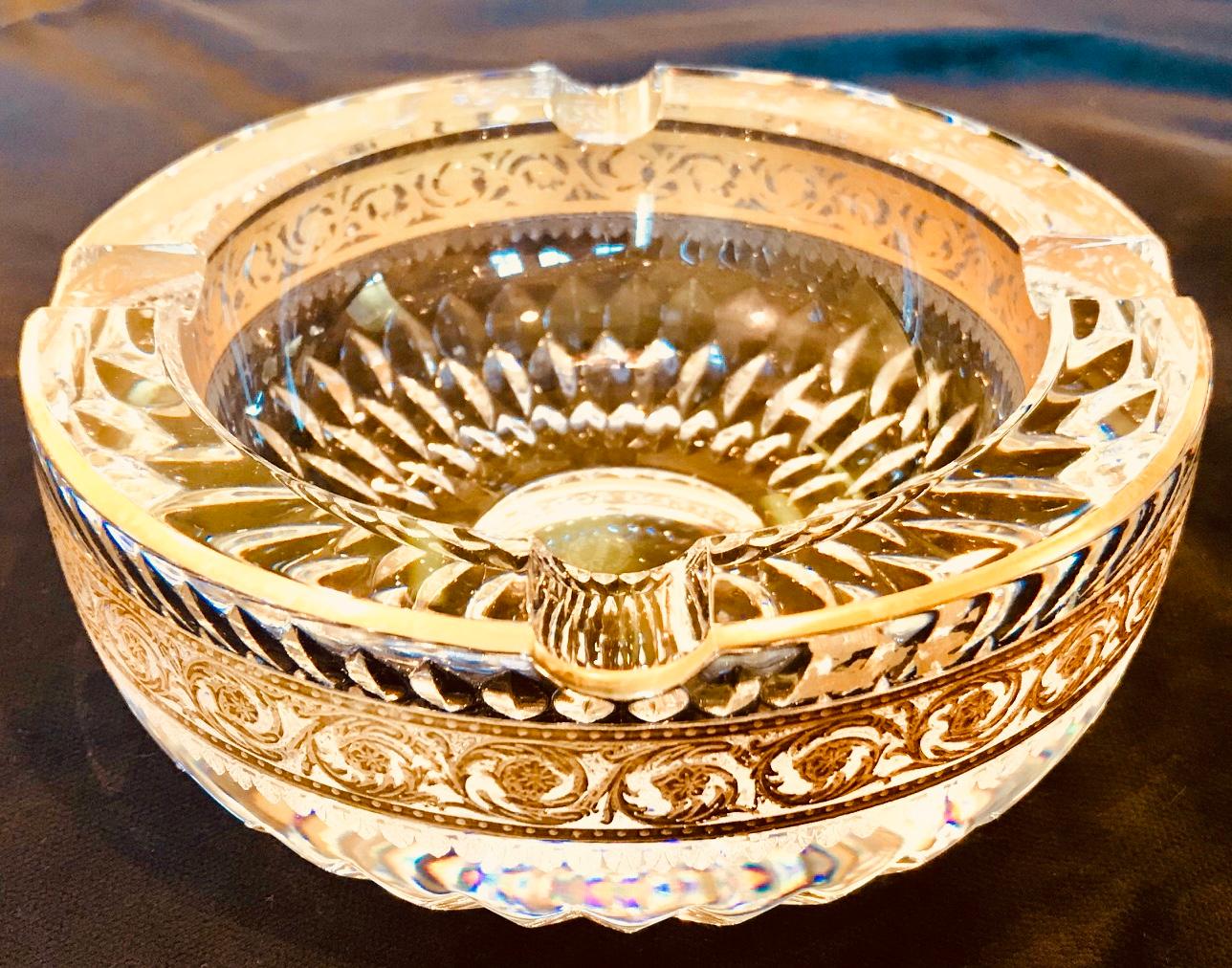 Saint Louis gold thistle has been in continuous production since 1908 and has graced many formal tables in Europe and the world. This heavy, highly detailed ash tray from production in the late 1980s is a beautiful addition to the library or smoking