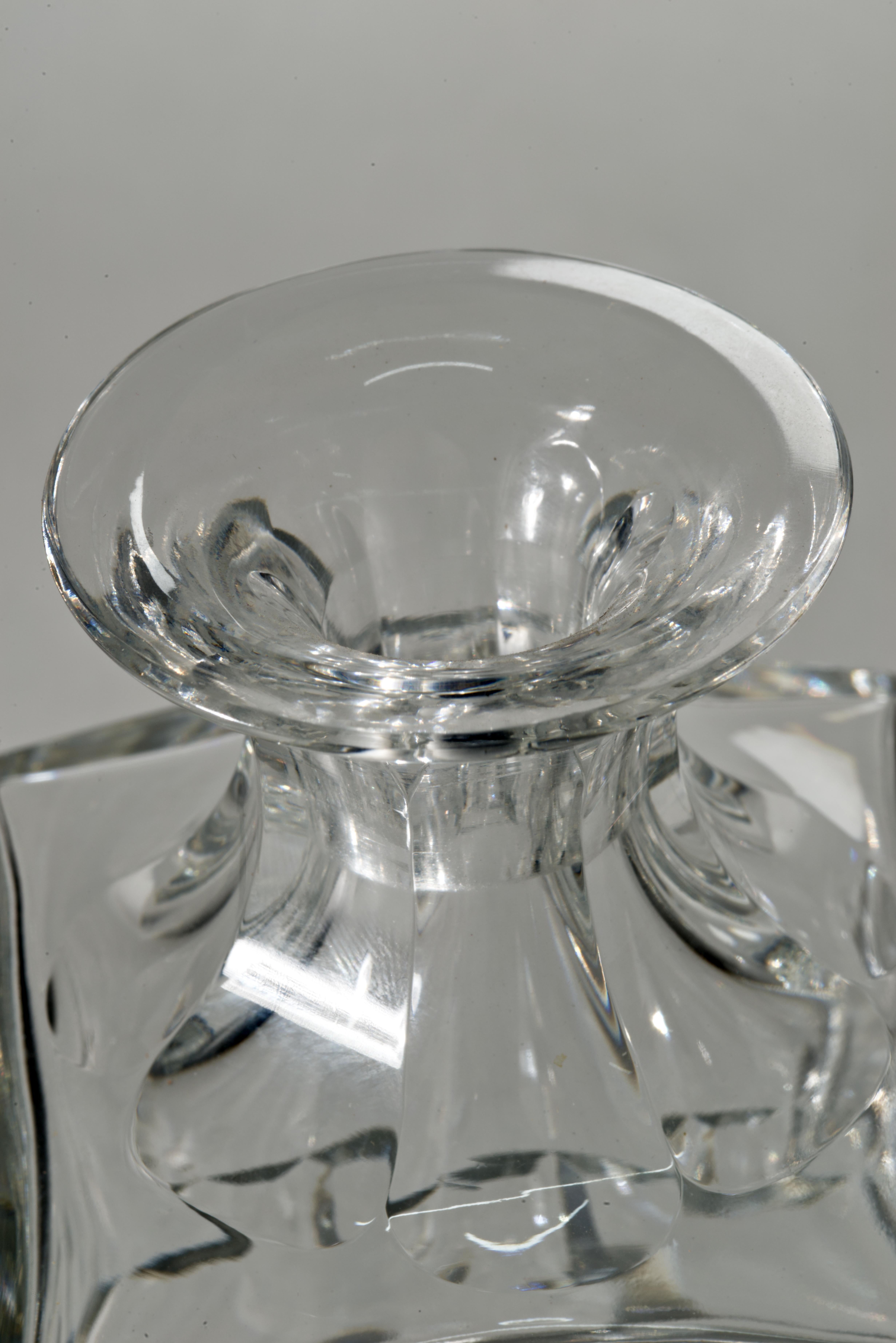 XX secolo Decanter per whisky Manhattan in cristallo di Saint Louis in vendita