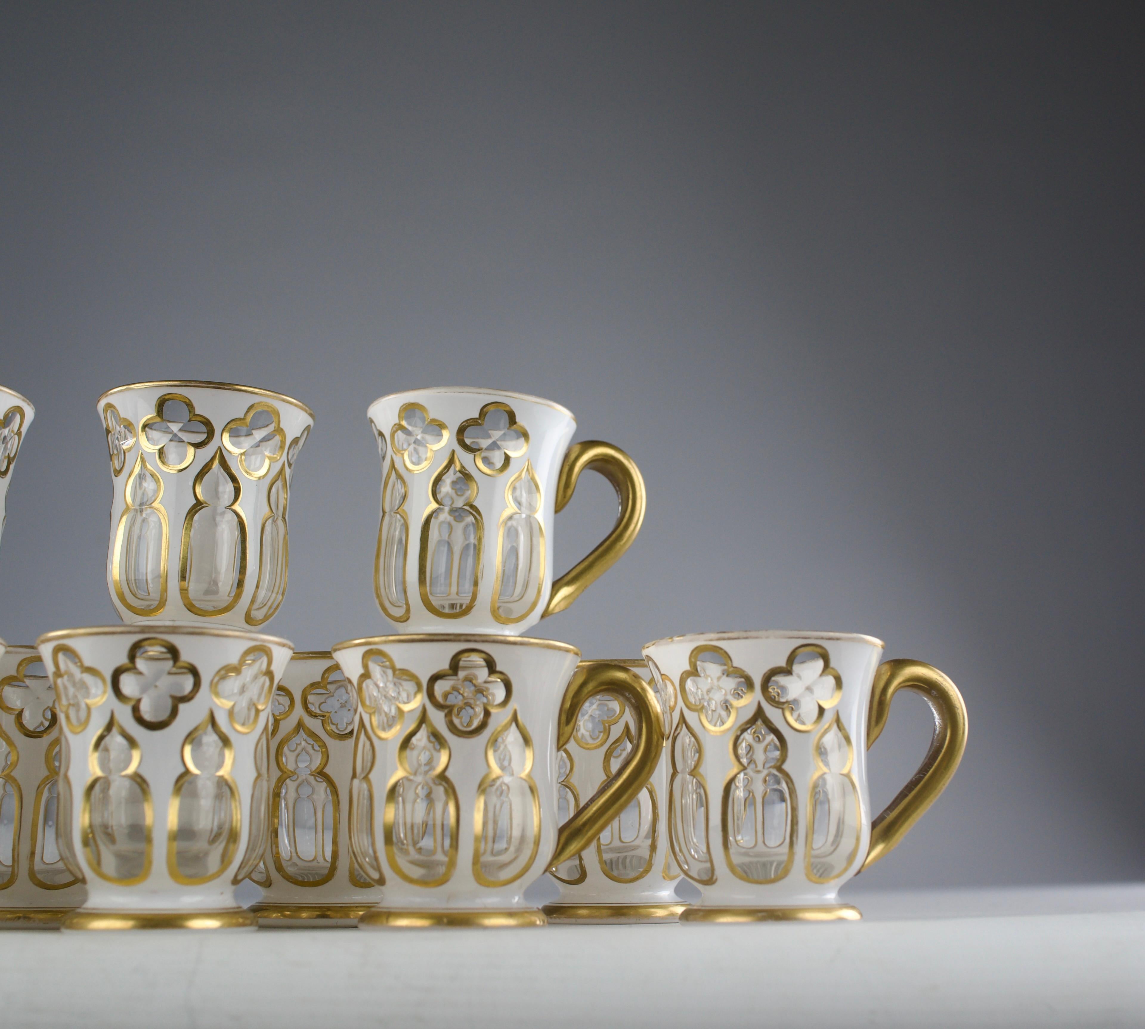 Saint-Louis, Kristall-Overlay-Couchtisch (12), Frankreich 1800er Jahre im Zustand „Gut“ im Angebot in PARIS, FR