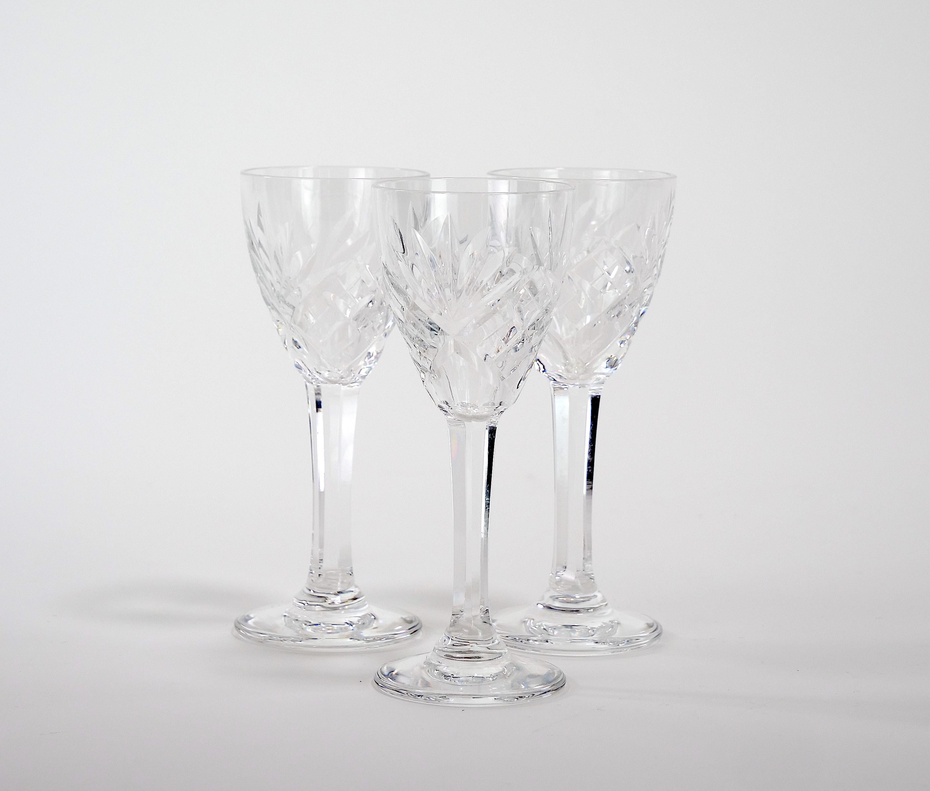 20th Century Saint Louis Crystal Tableware / Barware Service / 12 People For Sale