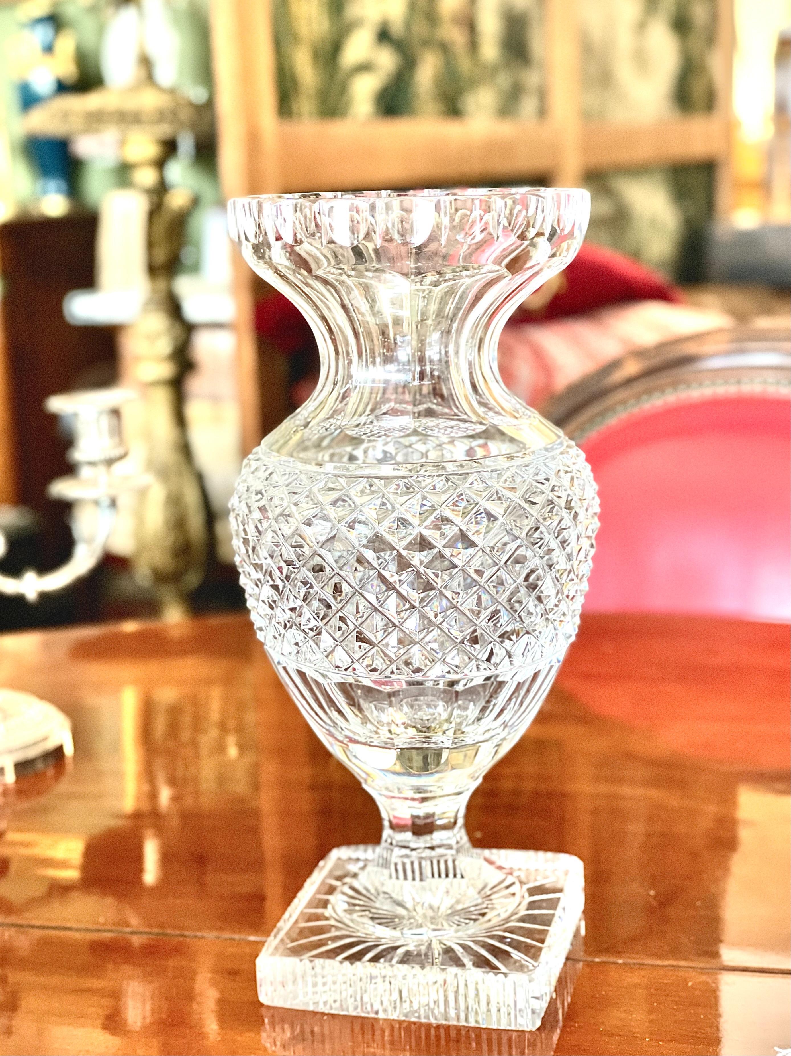 Saint Louis (attribué) Vase en cristal Médicis taillé en diamant en vente 4