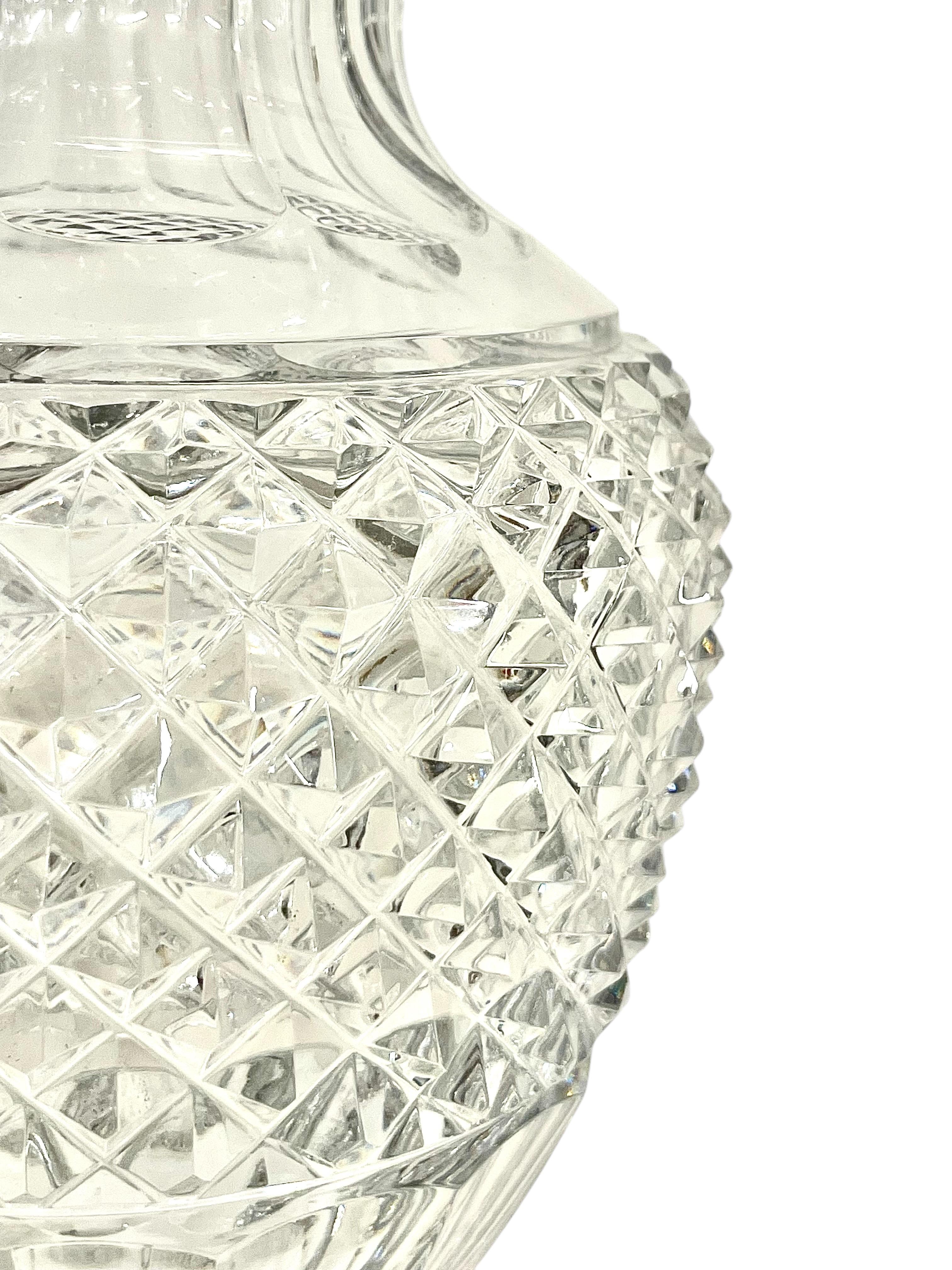 Saint Louis (attribué) Vase en cristal Médicis taillé en diamant en vente 6