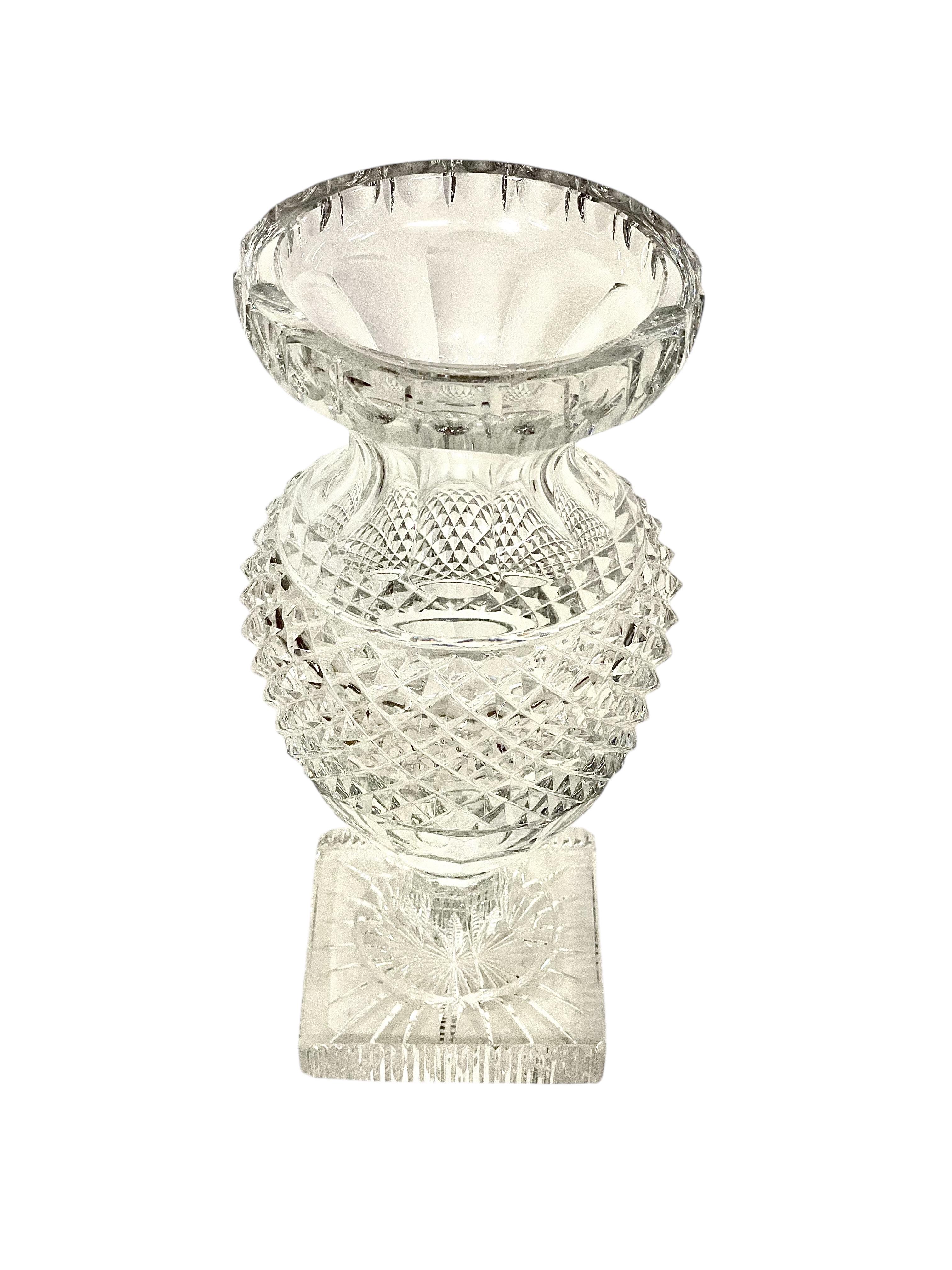 Saint Louis (attribué) Vase en cristal Médicis taillé en diamant Bon état - En vente à LA CIOTAT, FR