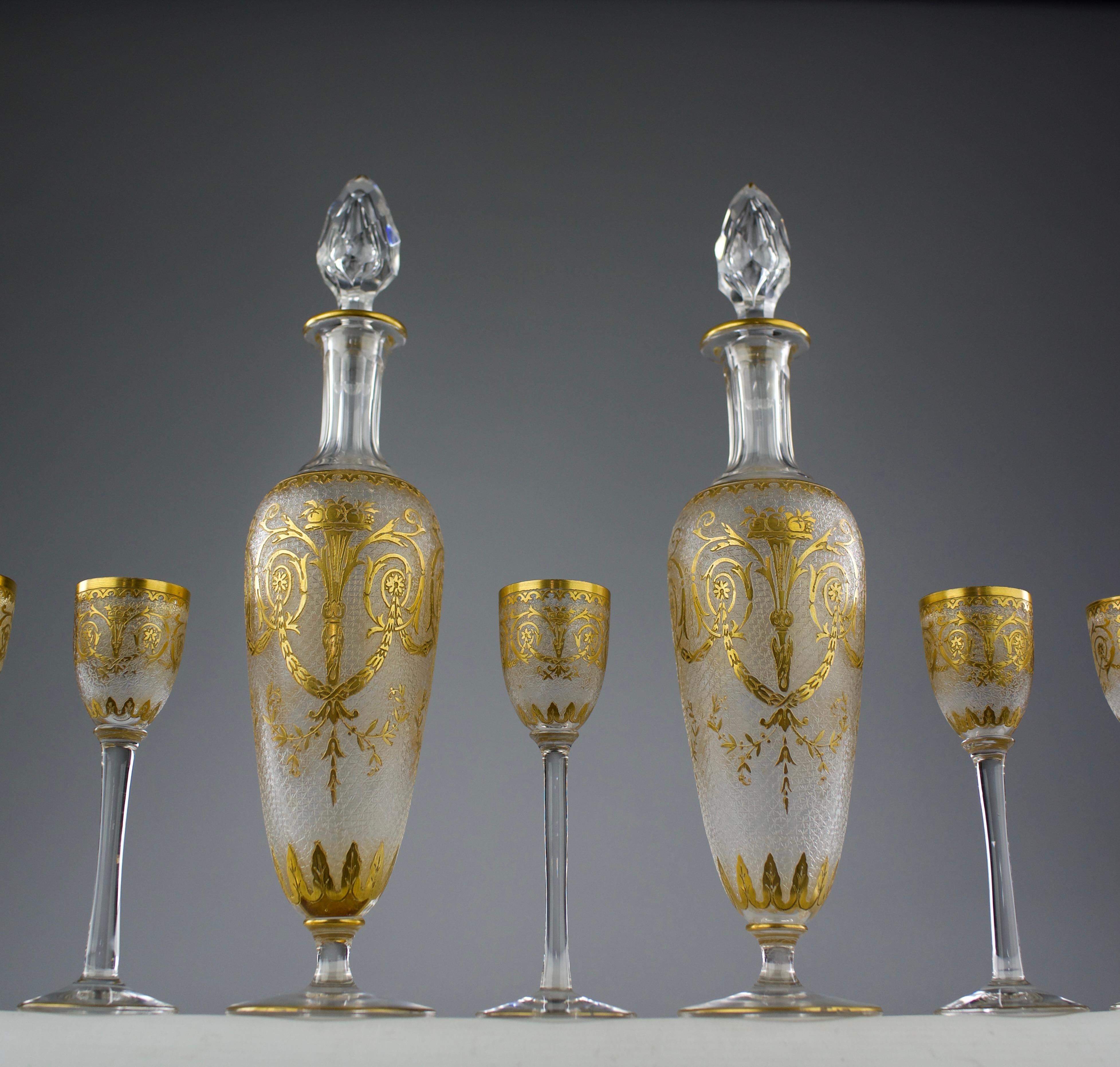 Saint Louis, Servicio de Licor de Cristal con Decoración Imperio (11 piezas), Francia Finales del siglo XIX Dorado en venta