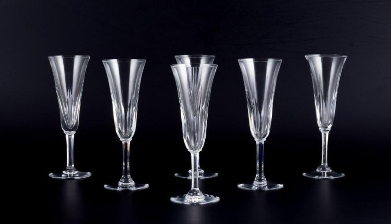 Saint Louis, France. A set of six champagne flutes in cut crystal glass.
Art Deco style.
1930s/40s.
Marked.
In perfect condition. They look like new.
Dimensions: D 7.0 cm x H 19.0 cm.
