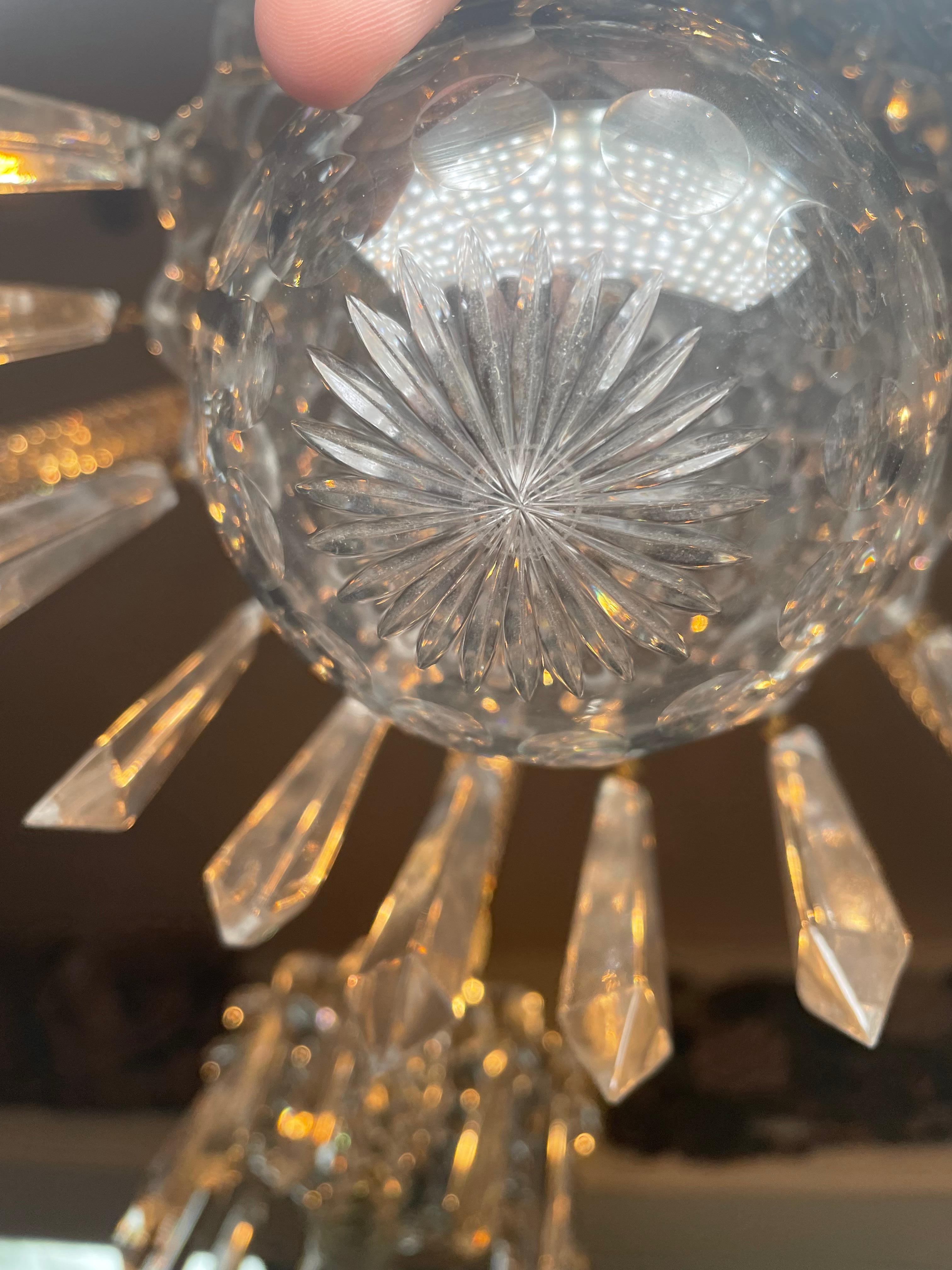 Français Grand lustre en cristal taillé à la main de Saint Louis  en vente