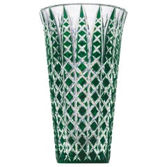 Vase en cristal vert à double épaisseur de Saint-Louis Jaipur avec détails gravés
