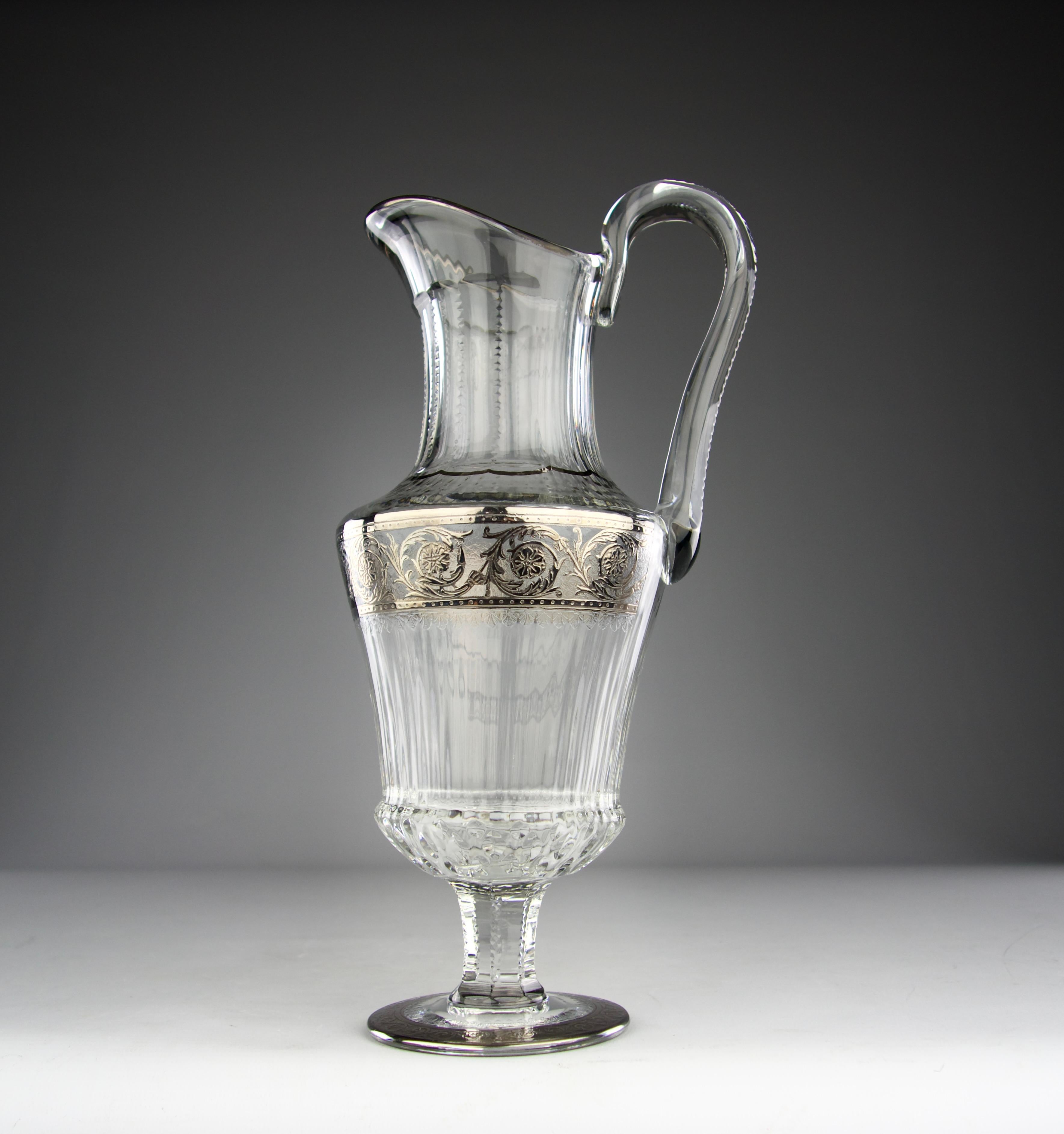 Beautiful platinum Thistle model carafe by the Saint-Louis manufacture, France 2000s.

Excellent condition.

Dimensions in cm ( H x L x l ) : 30.5 x 15 x 10

Secure shipping.