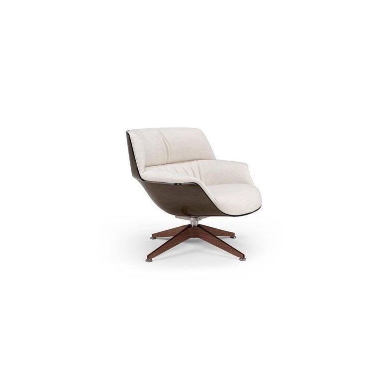 Coach is a comfortable and generous armchair, featuring soft and enveloping lines. The shell in made of a linen composite that embraces the seat and wide backrest. This can be upholstered in leather or fabric to give the maximum comfort. The base is