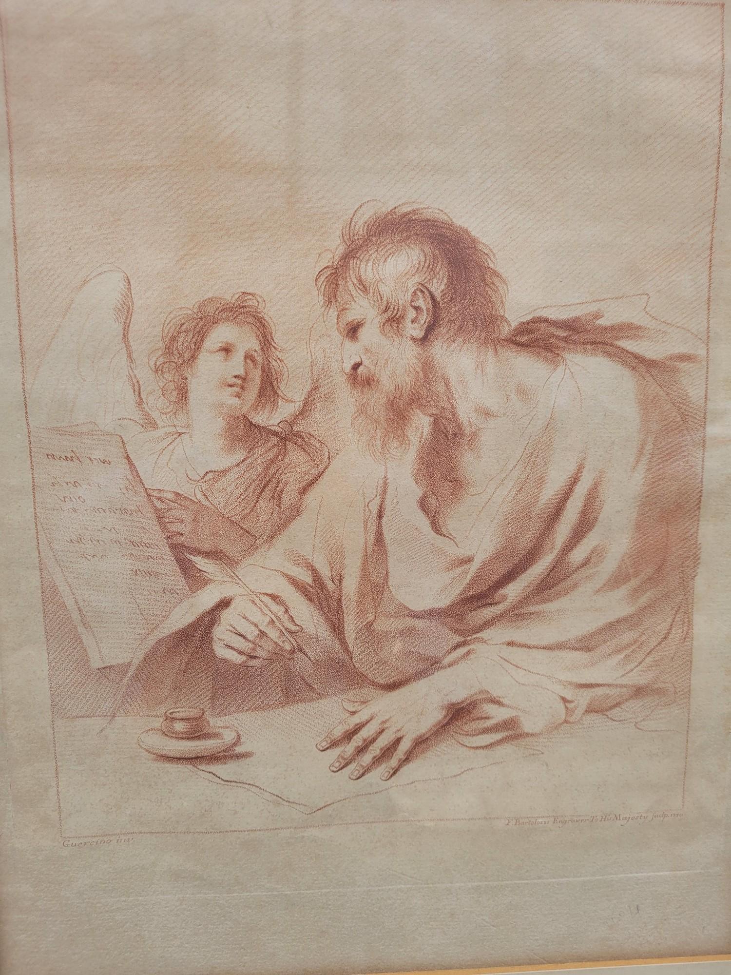 Dieser gerahmte Stich im Rötelstil stellt den Apostel Matthäus dar, der sein Evangelium unter dem Diktat des Engels schreibt. Der Engel ist das Symbol des Matthäus, denn sein Evangelium beginnt mit der menschlichen Genealogie Jesu, mit der