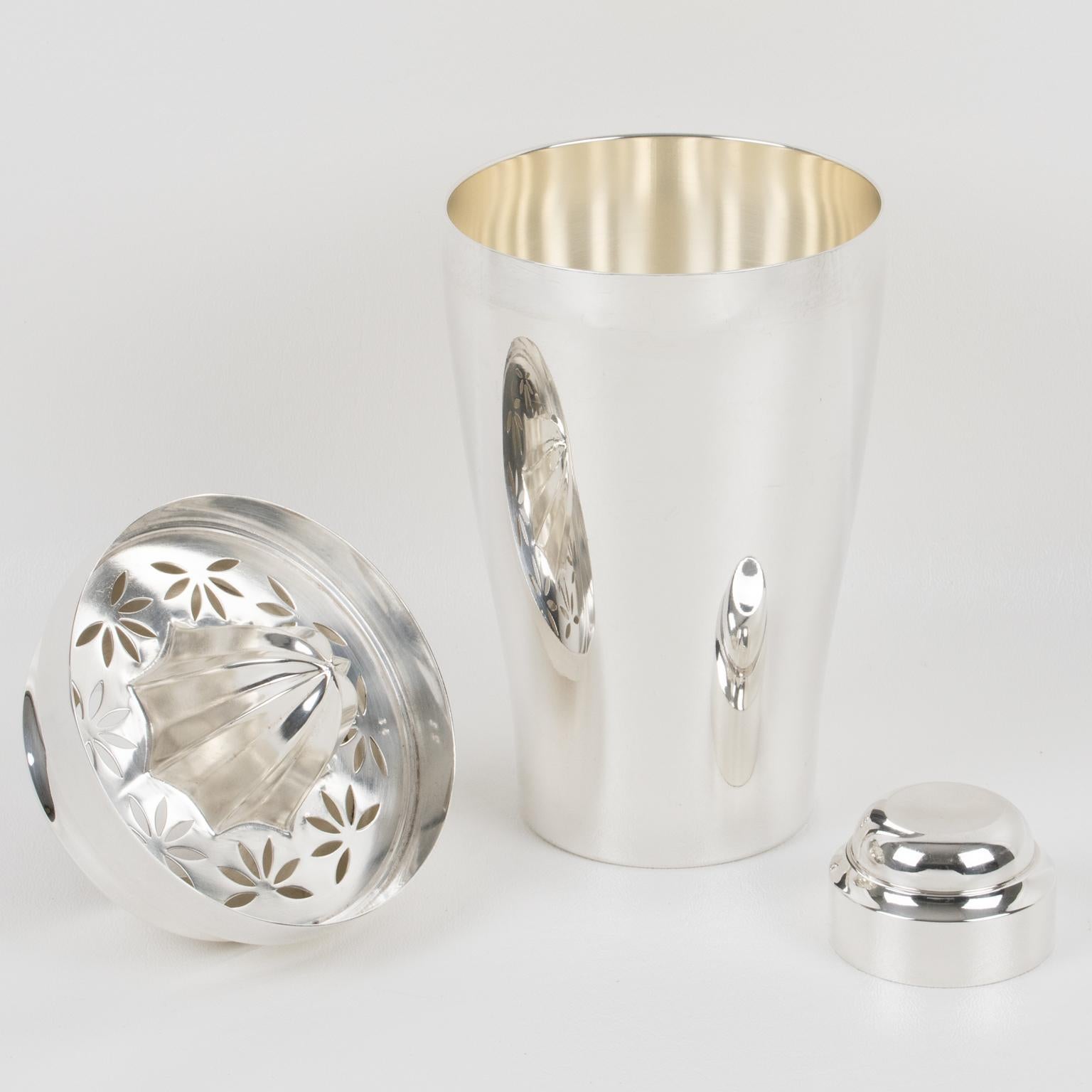 French Saint Medard Art Deco Silver Plate Cocktail Shaker with Squeezer, circa 1940 For Sale