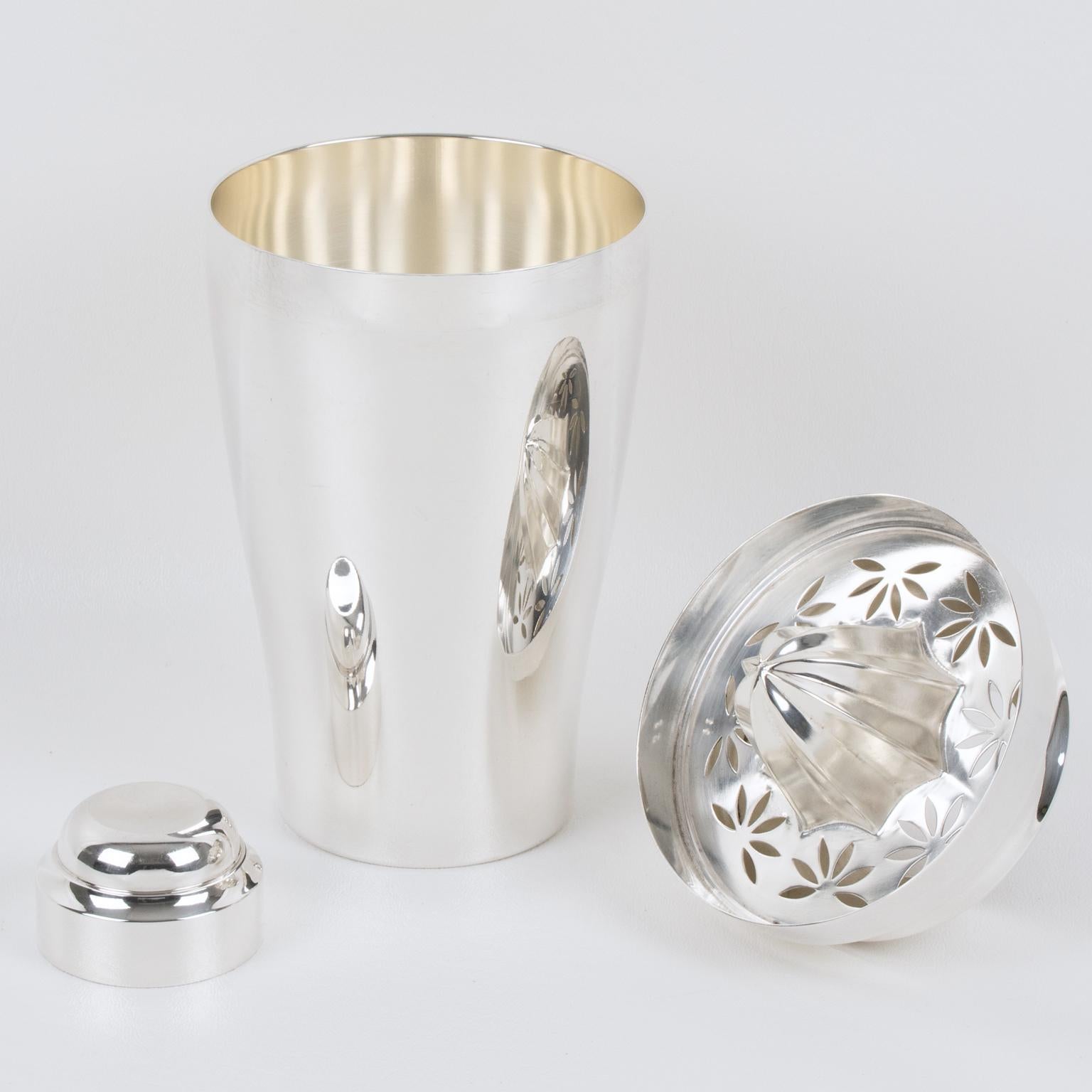 Saint Medard Art Deco Silver Plate Cocktail Shaker with Squeezer, circa 1940 For Sale 2