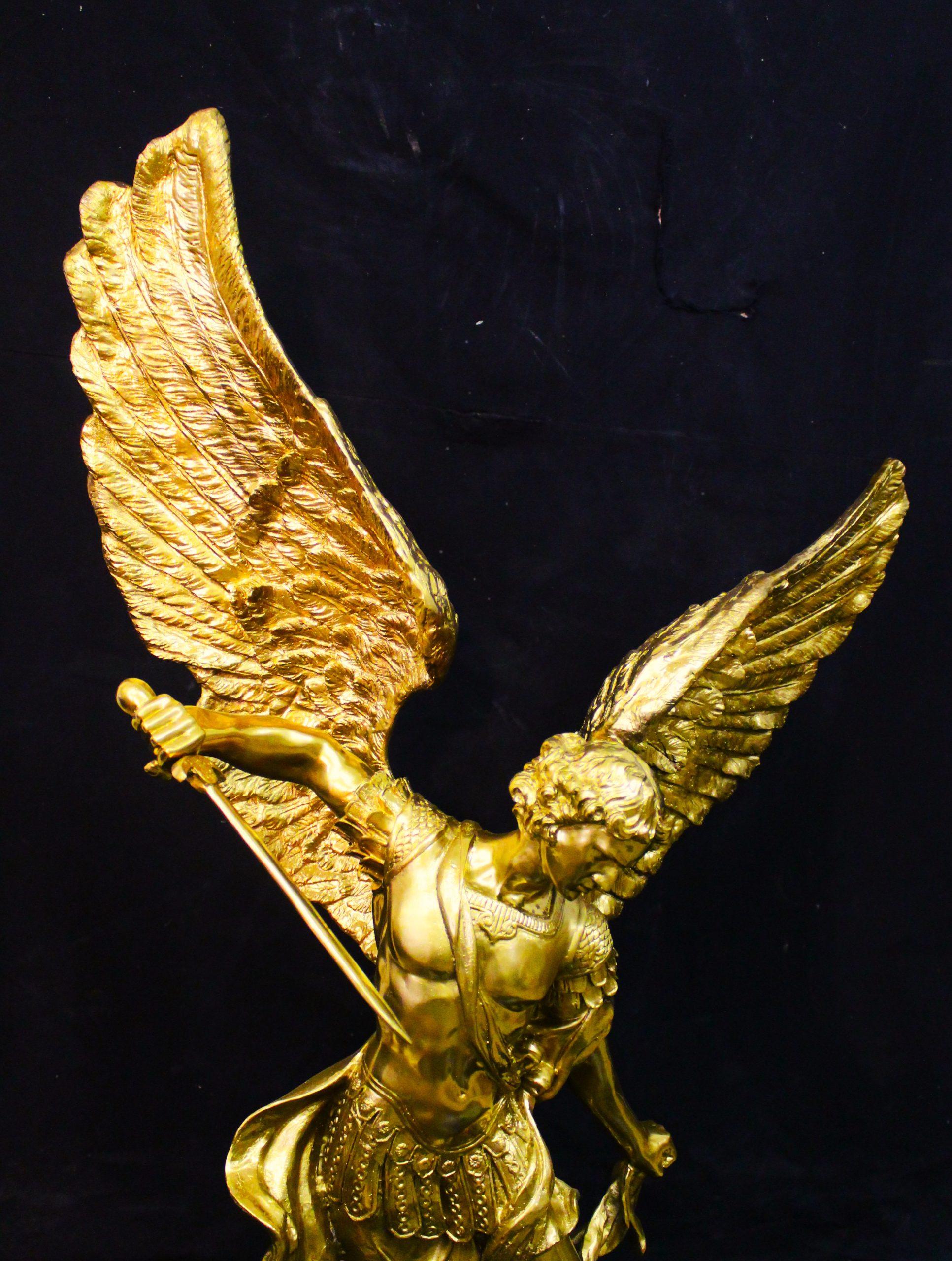 Scultura di San Michele Arcangelo in bronzo dorato, XX secolo. ULTERIORI FOTO, INFORMAZIONI SUL LOTTO E INFORMAZIONI SULLA SPEDIZIONE POSSONO ESSERE RICHIESTE INVIANDO UN'E-MAIL.

Spese di spedizione indicative in Italia: 140€ e in Europa: 240€.