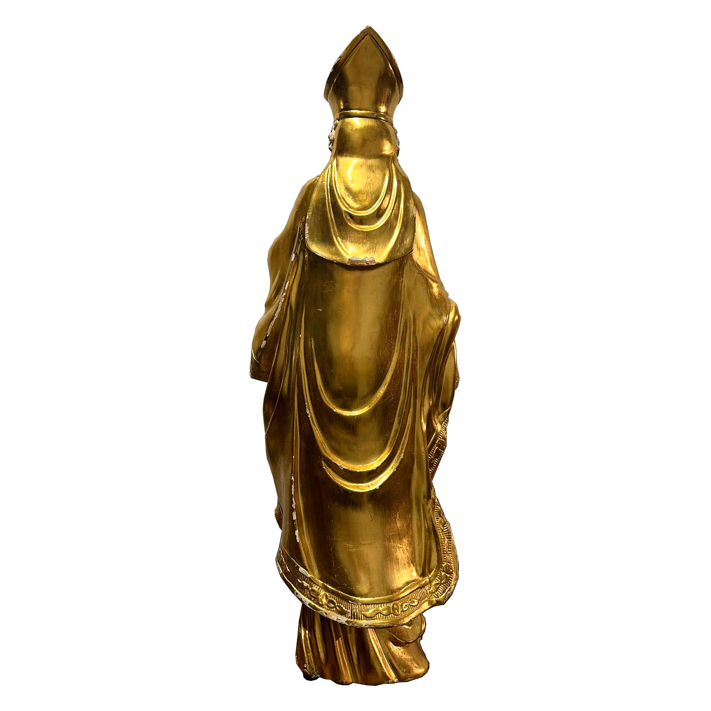 Provincial français Sculpture sculptée à la main de Saint Nicolas de Bari avec feuille d'or, France, 19ème siècle en vente