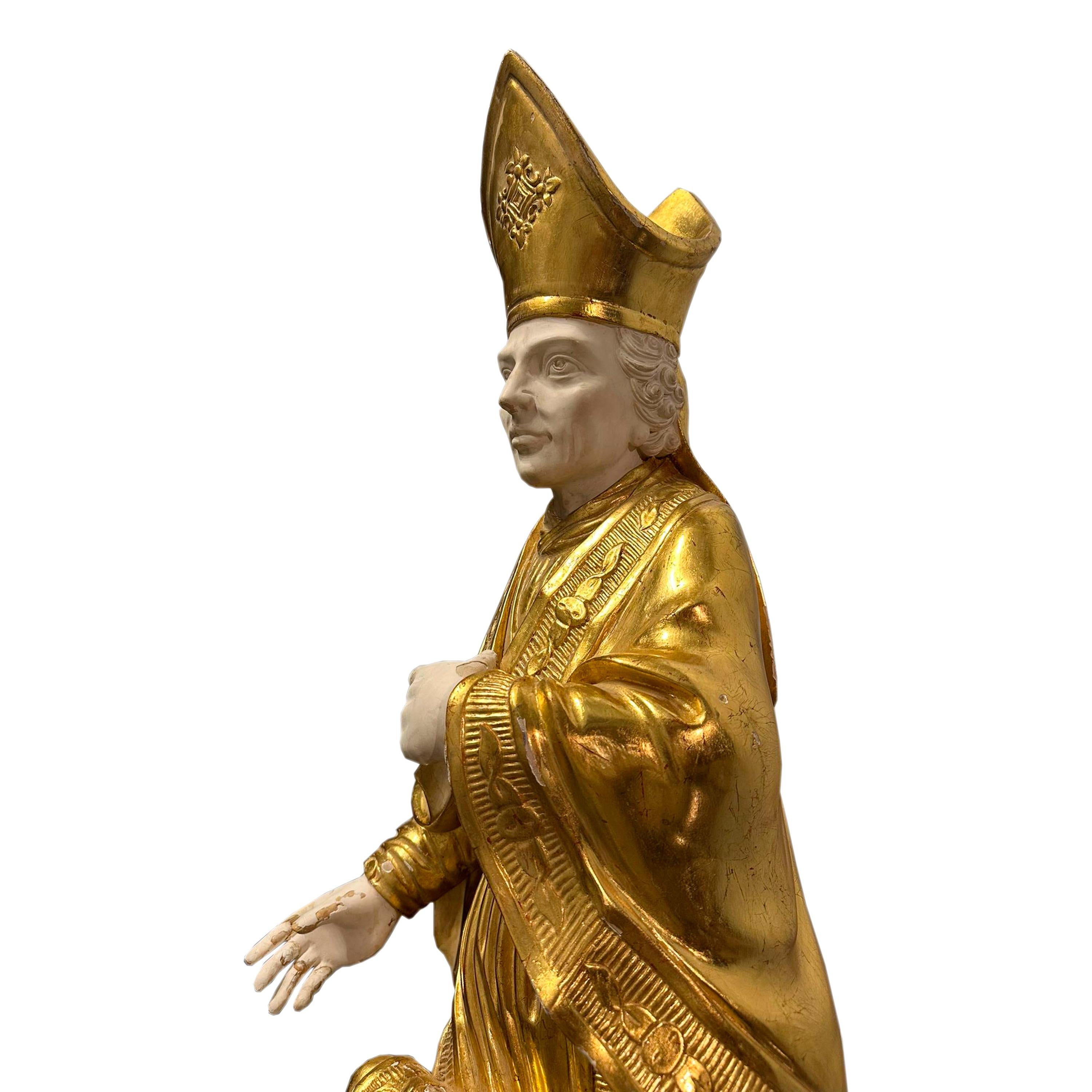 Sculpté à la main Sculpture sculptée à la main de Saint Nicolas de Bari avec feuille d'or, France, 19ème siècle en vente