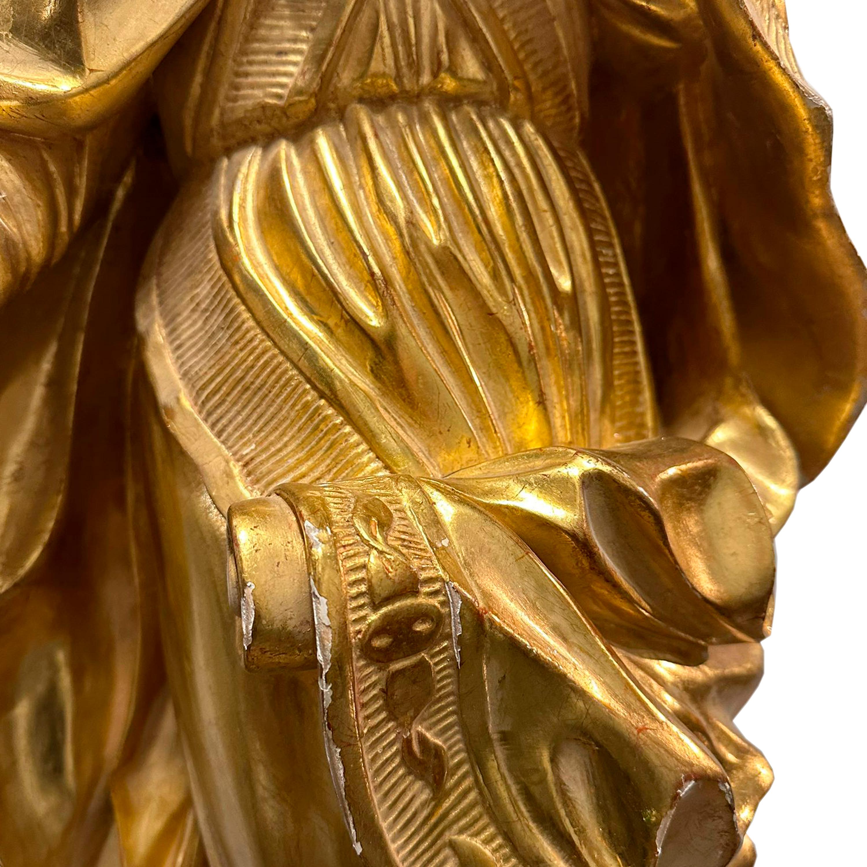 Bois Sculpture sculptée à la main de Saint Nicolas de Bari avec feuille d'or, France, 19ème siècle en vente