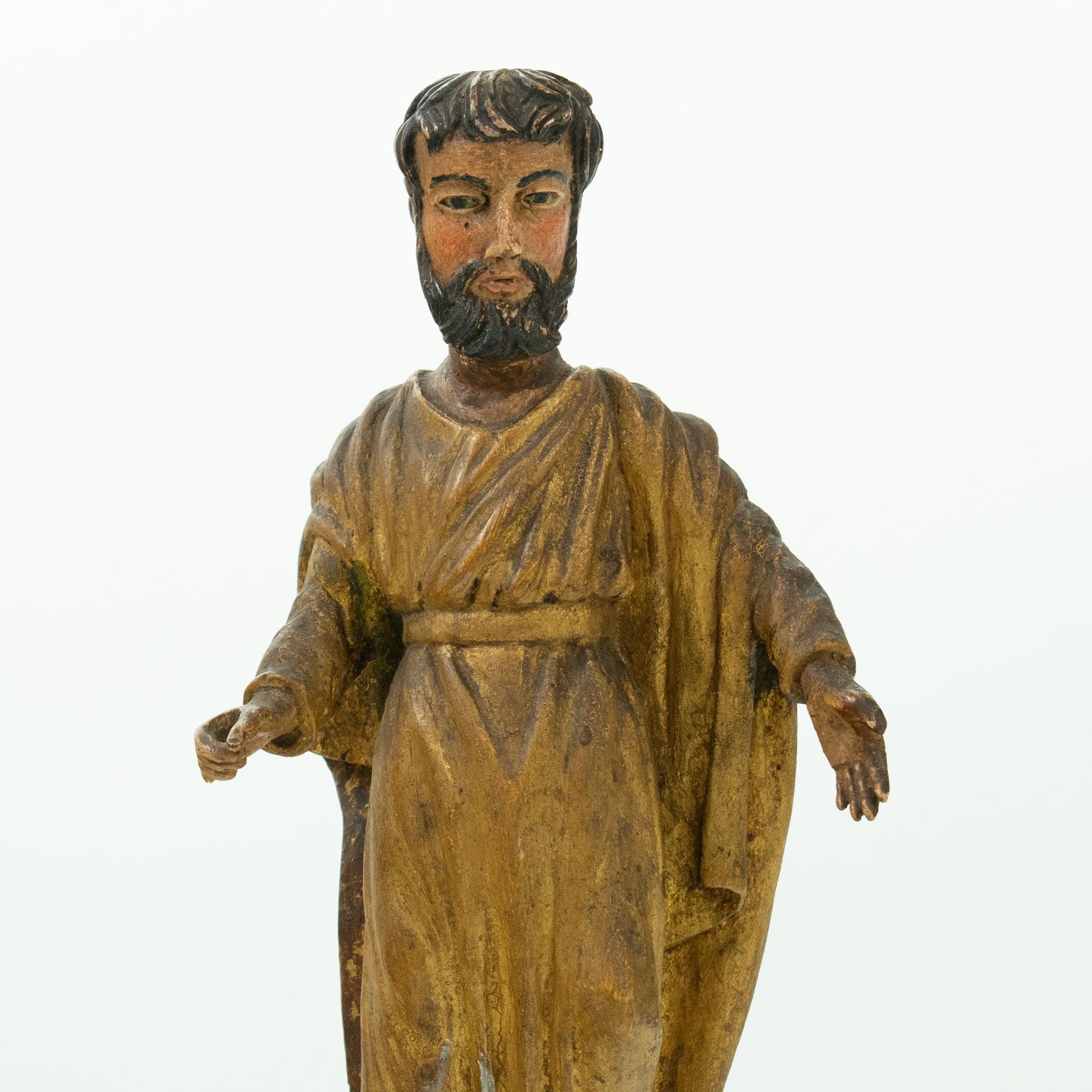 SAINT PAUL: Statuette aus geschnitztem und vergoldetem polychromem Holz, spätes 18. Jahrhundert (Geschnitzt) im Angebot