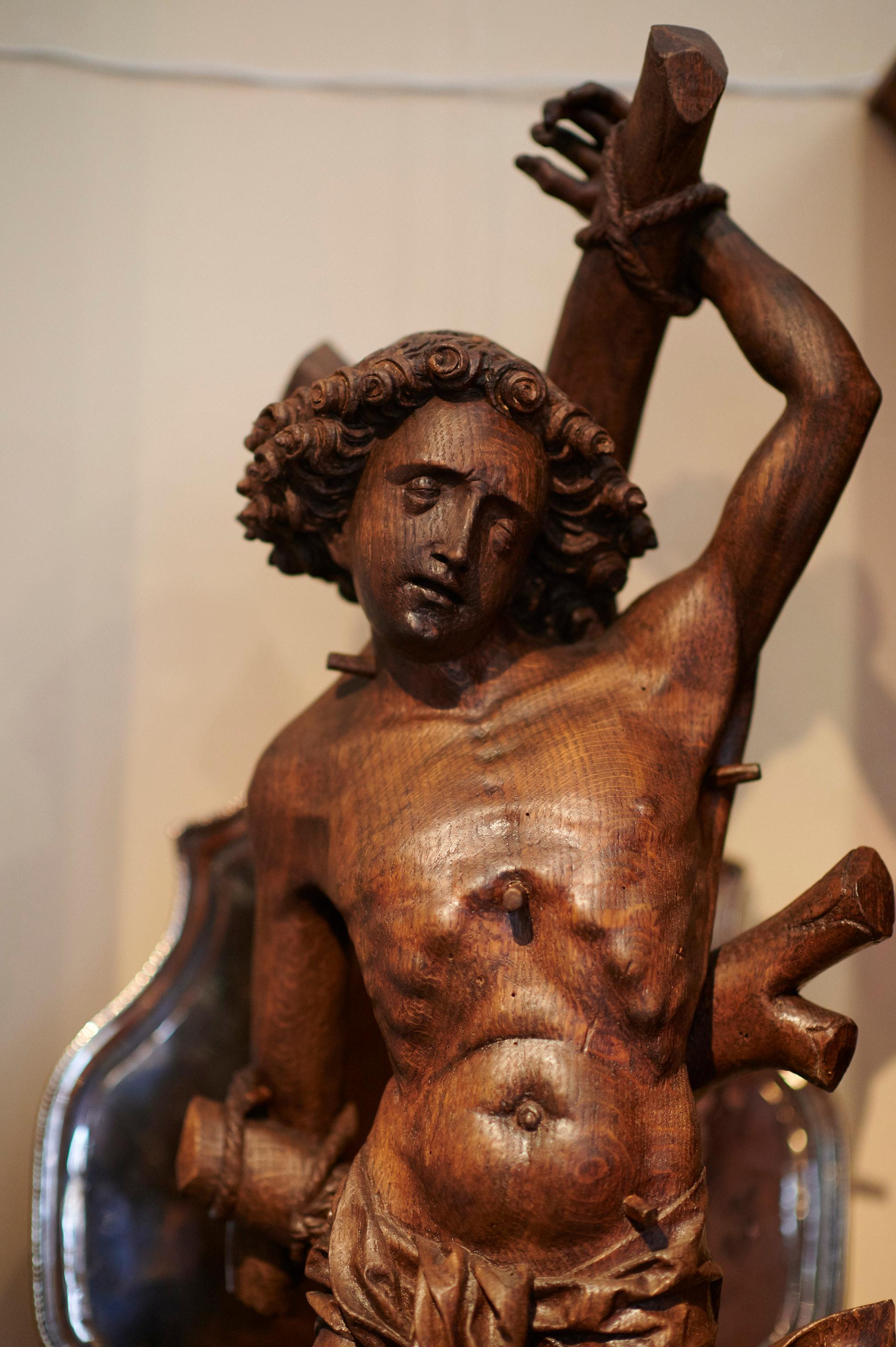 Saint Sebastian Wood Carved Sculpture, 16th Century Lower Rhine In Good Condition For Sale In Bamberg, DE