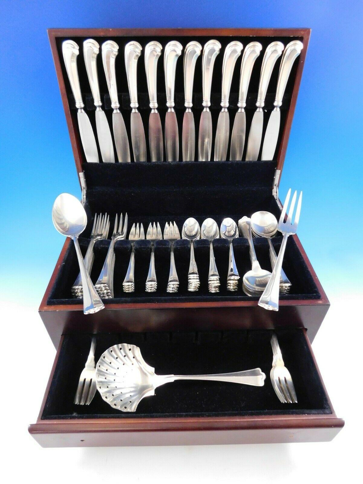 The house of Buccellati is one of the world's premier silversmiths.

Superb dinner size Saint Mark by Buccellati Italy sterling silver flatware set - 87 pieces. This set includes:

12 dinner size knives, 10