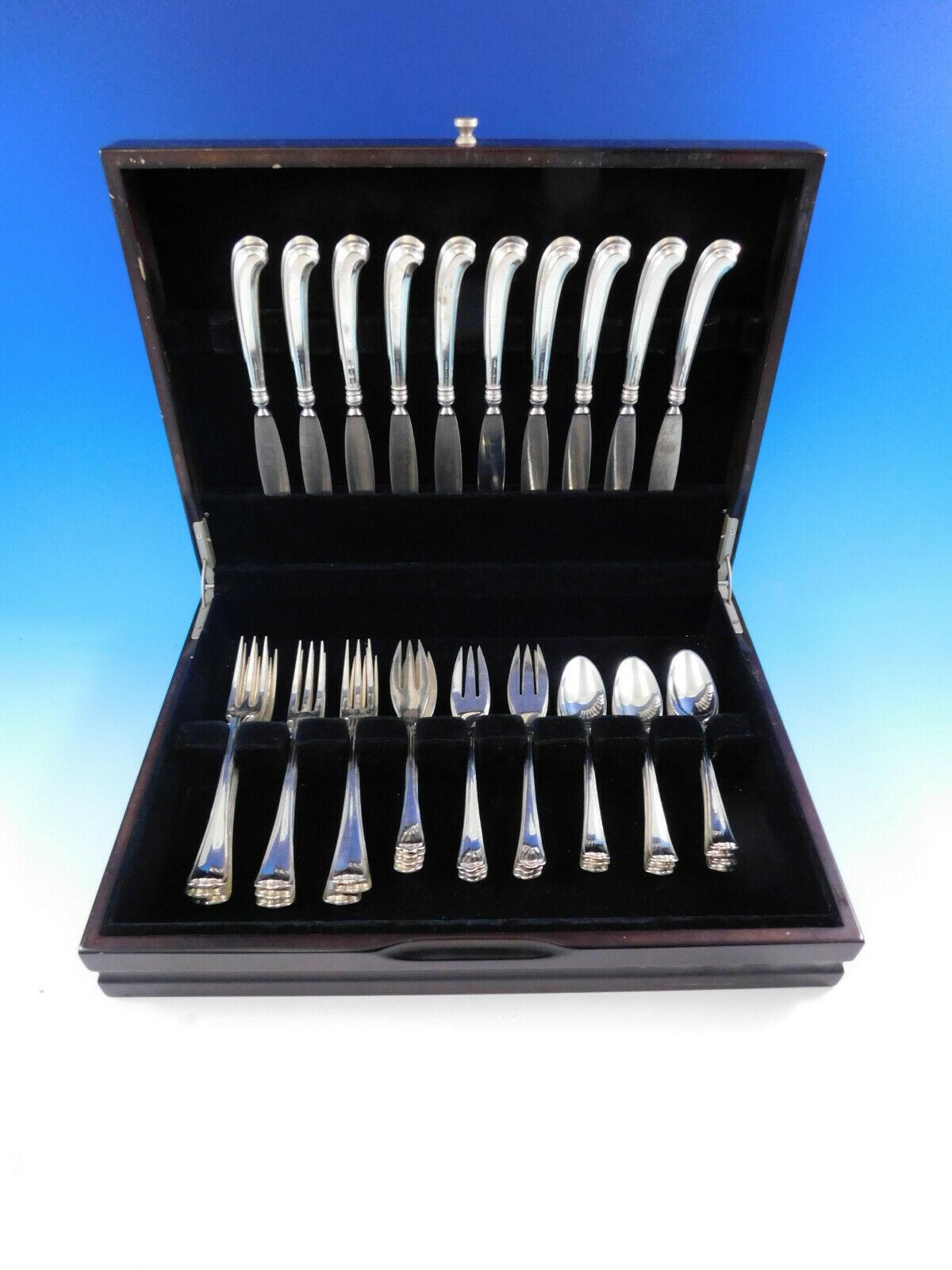 Superb Saint Mark by Buccellati Italy sterling silver flatware set - 40 pieces. This set includes:

10 regular knives, 8 5/8