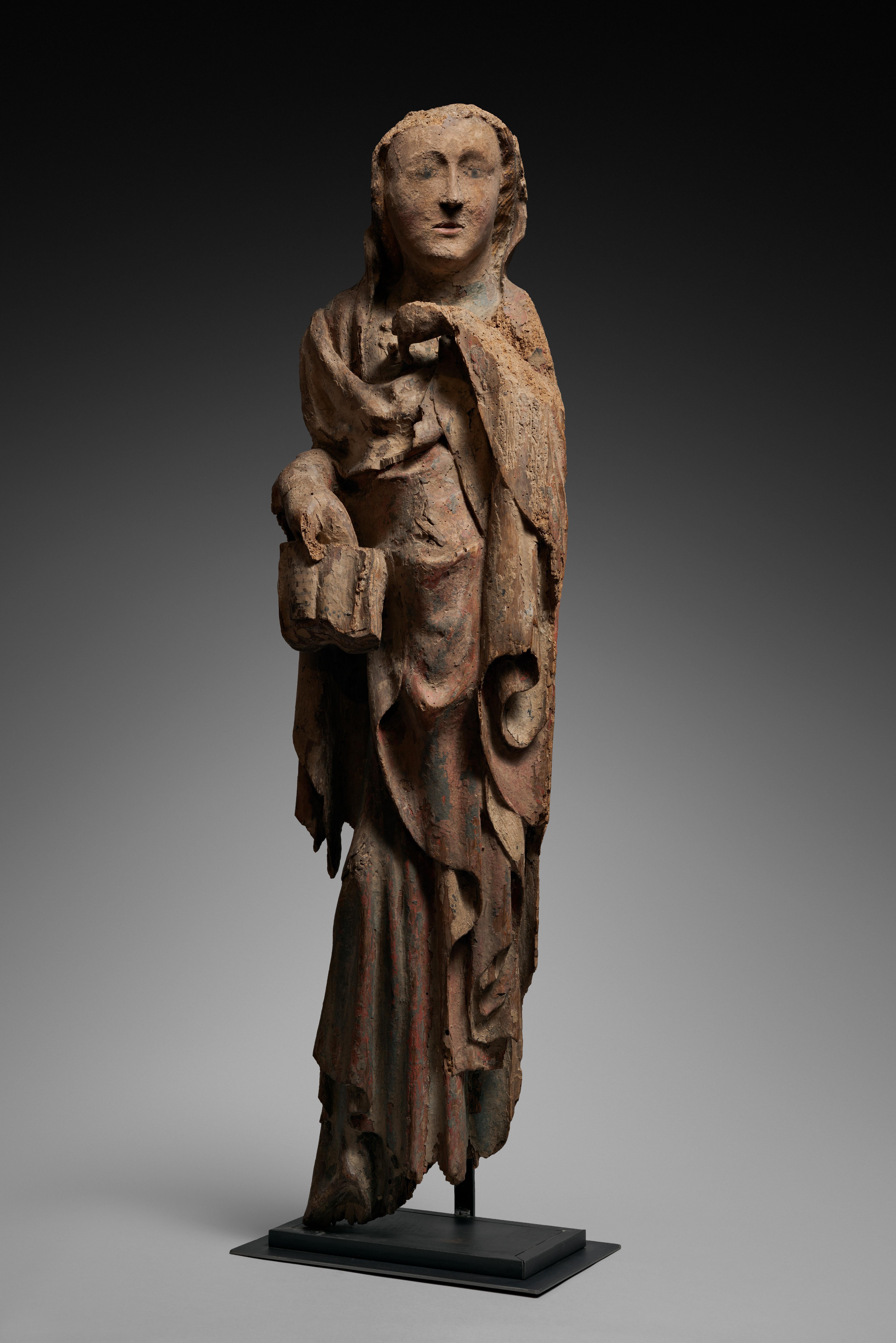 Saint Woman in polychrome carved wood In Good Condition For Sale In Saint-Ouen, FR