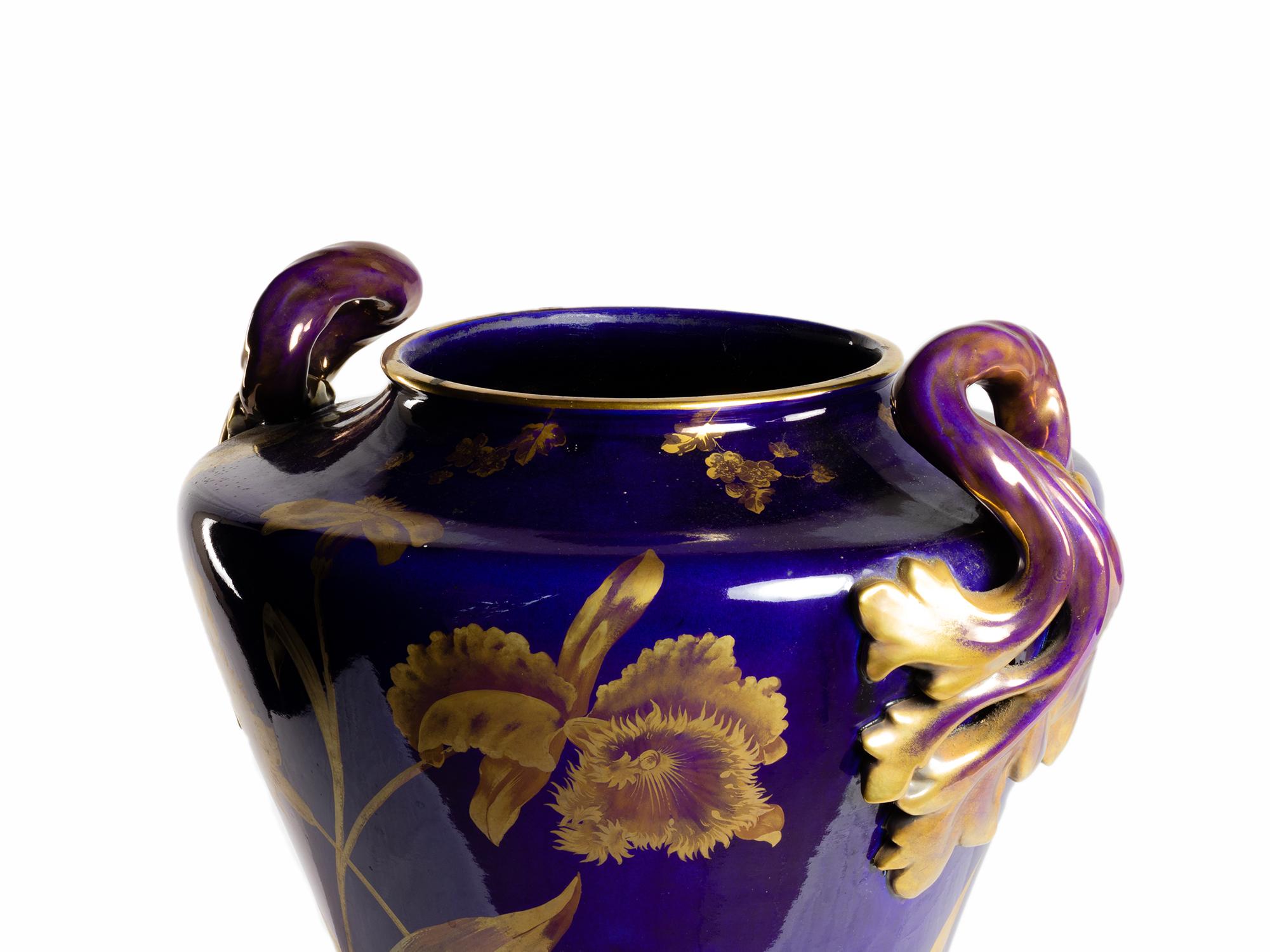 Sainte Radegonde Terrakotta-Vase „bleu de Tours“ von Gustave Asch (Emailliert) im Angebot