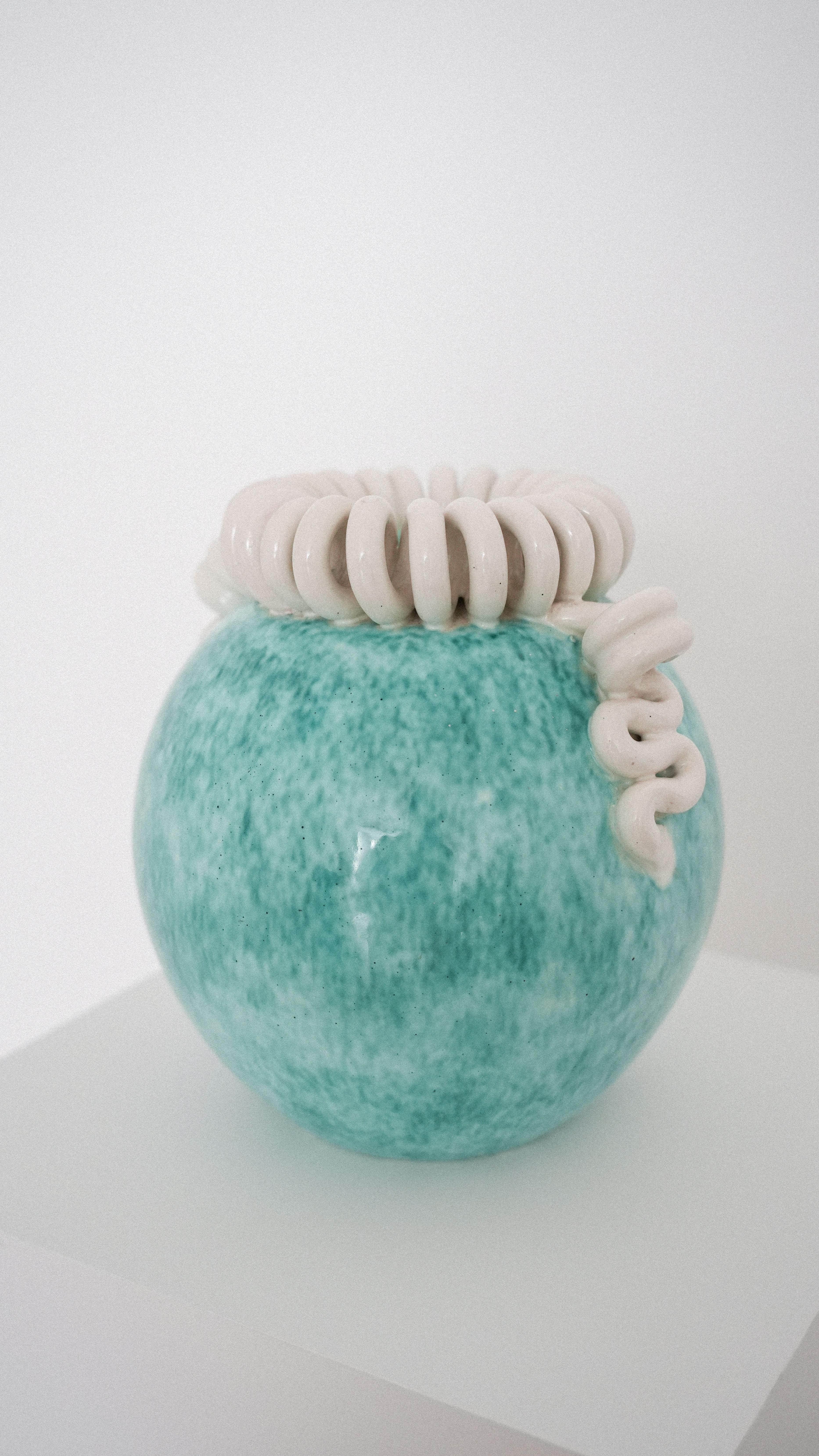 Sainte Radegonde-Vase, ca. 1920er-Jahre im Zustand „Gut“ im Angebot in Watford, GB