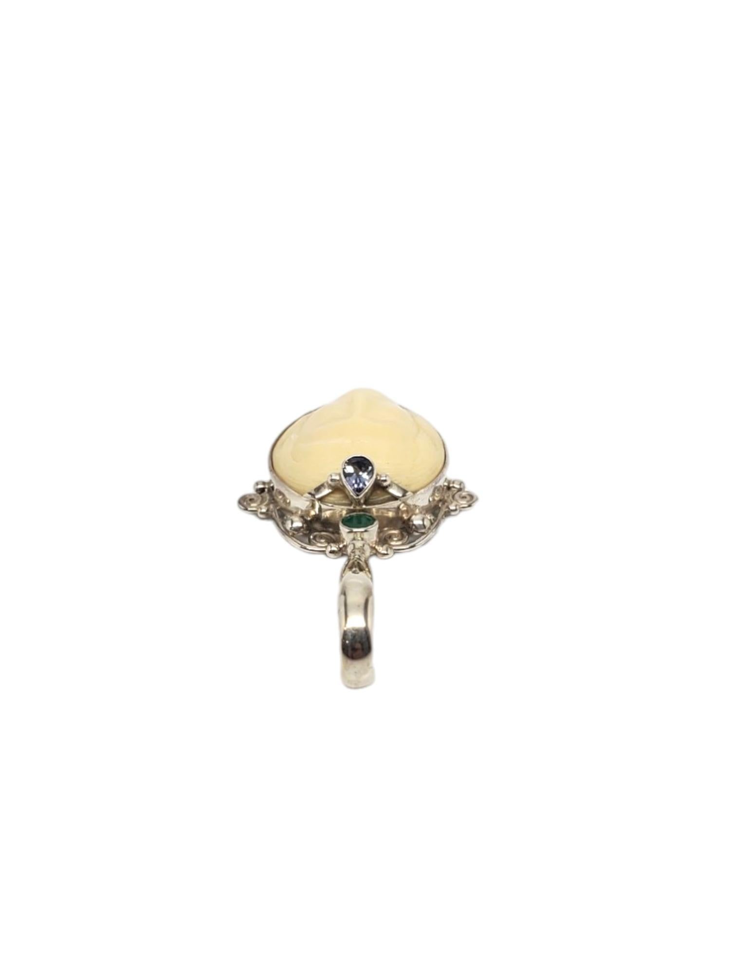SAJEN Ciondolo a forma di dea intagliata in argento sterling #17560 In condizioni buone in vendita a Washington Depot, CT