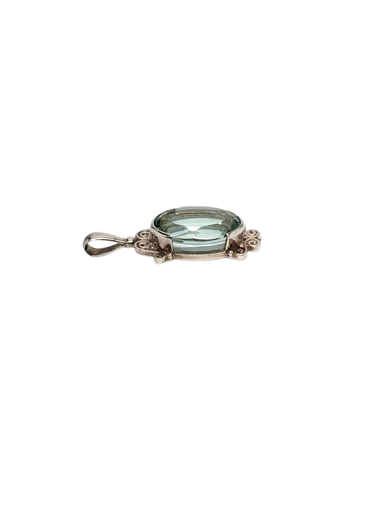 Taille ovale SAJEN Pendentif en argent sterling avec grande topaze bleue ovale n° 17554 en vente