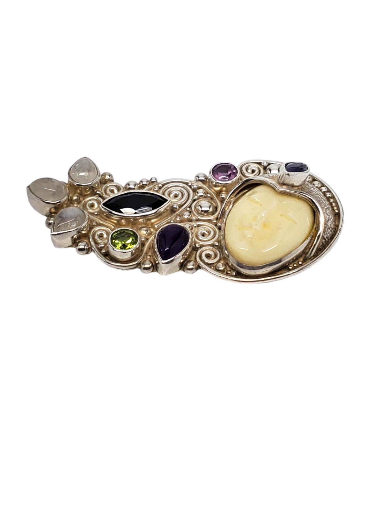 SAJEN Diosa Tallada en Piedras Preciosas Multicolor de Plata de Ley  Broche-

Este broche de diosa de hueso tallado (16,3 mm x 15,11 mm) de SAJEN lleva piedras preciosas multicolores y está meticulosamente engastado en plata de ley.

Tamaño: 2,3