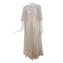 Négligé Saks 5th Avenue des années 1950, couleur rose pâle transparent