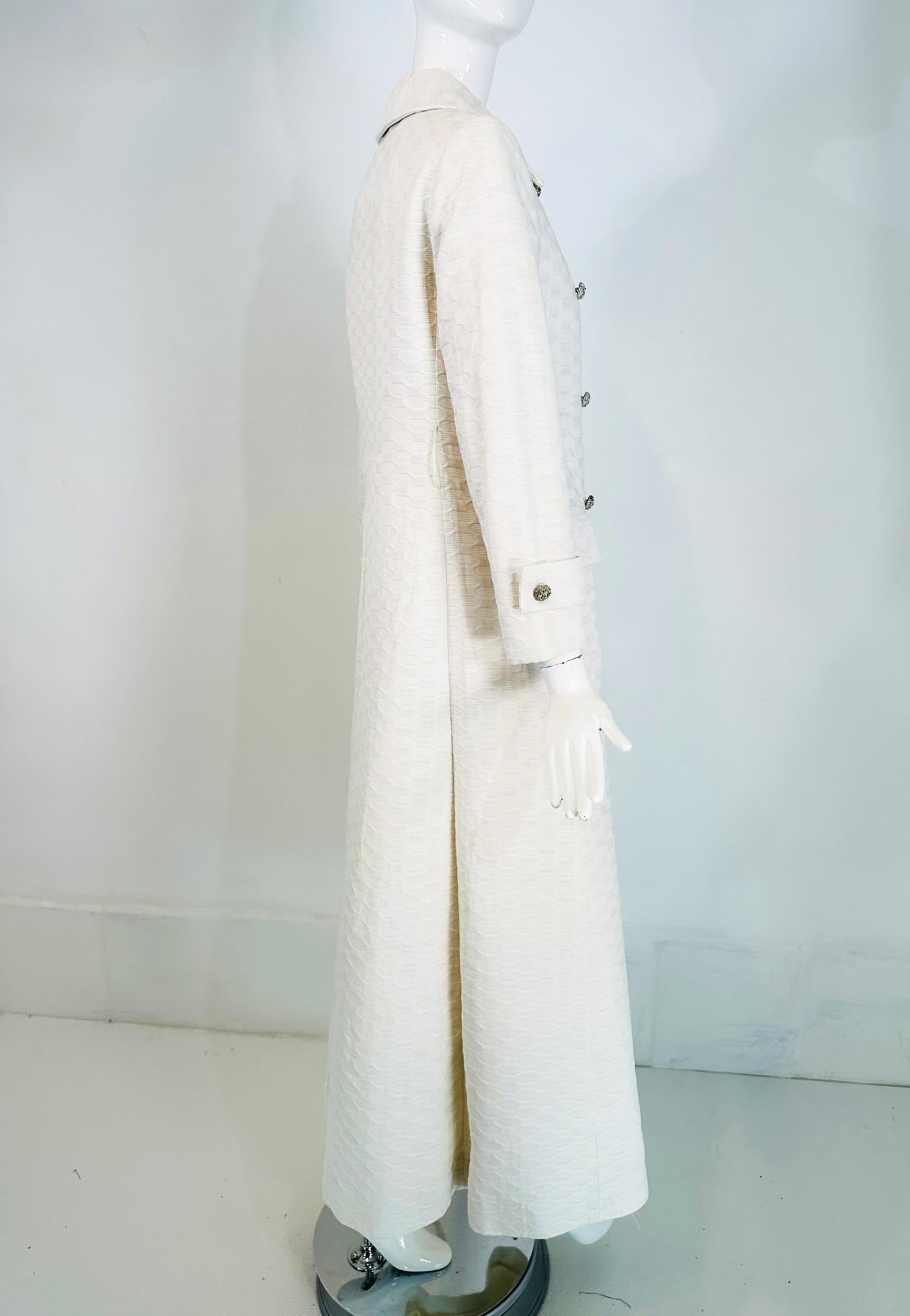 Saks Fifth Avenue 1970s White Cotton Jacquard Double Breasted Evening Coat 6 In Good Condition For Sale In West Palm Beach, FL