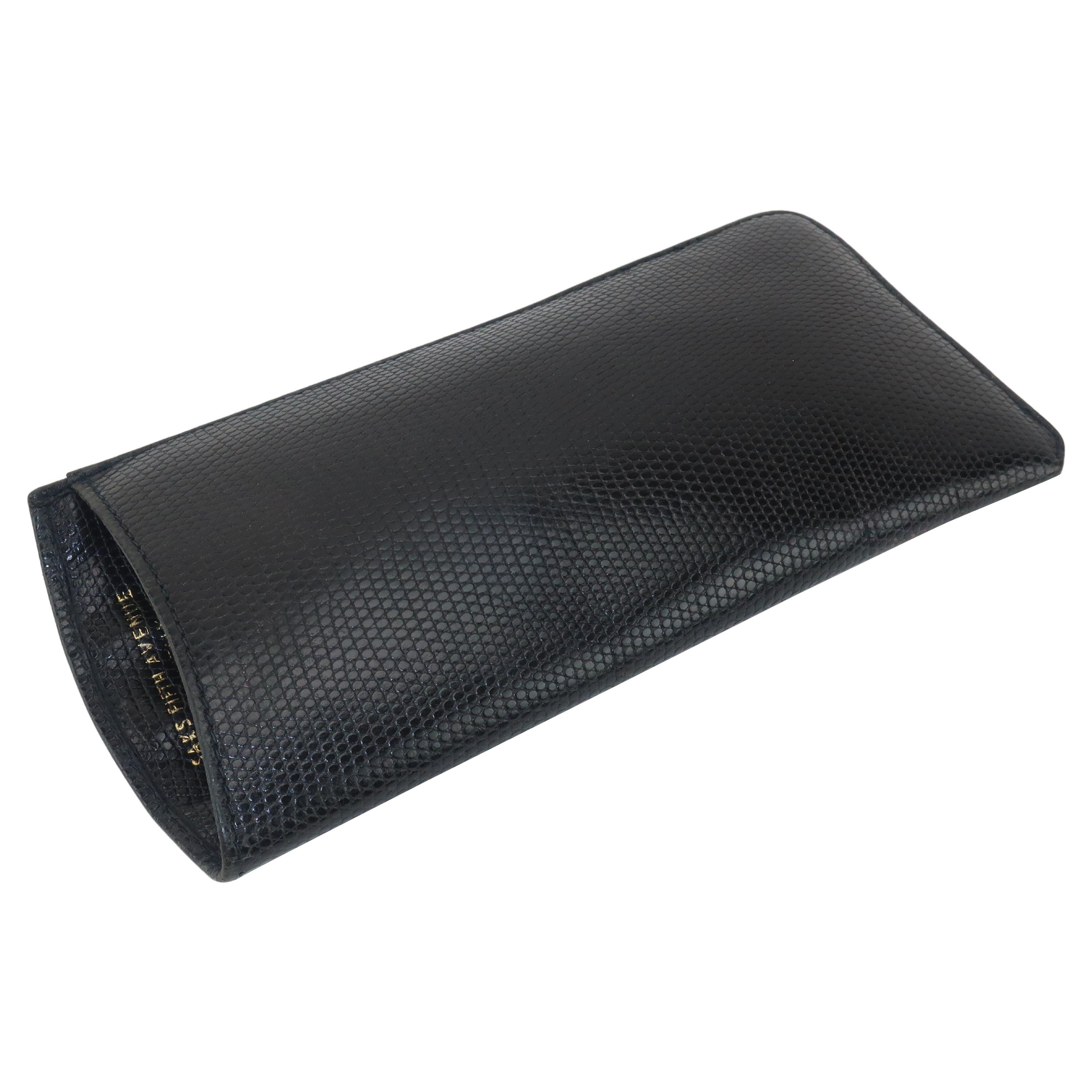 Funda para gafas de sol de piel de lagarto negra de Saks Fifth Avenue en venta