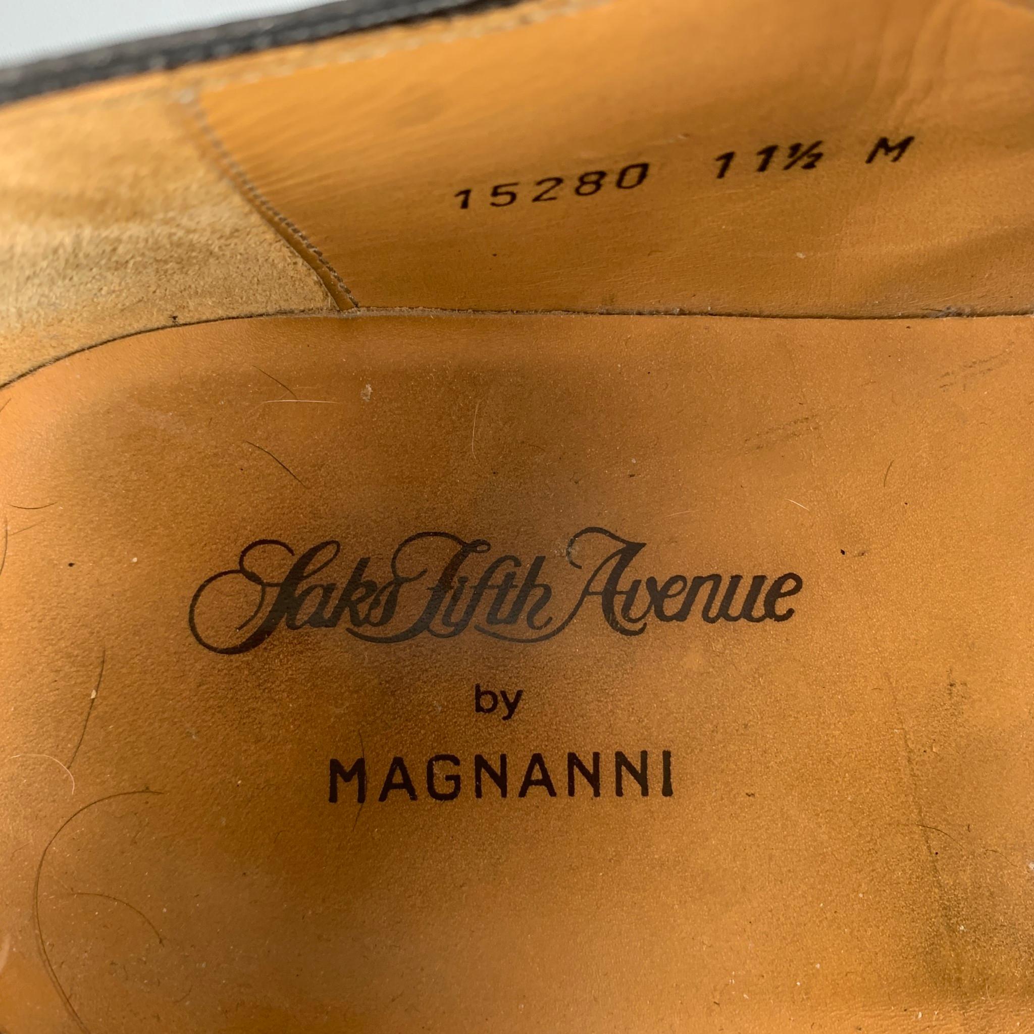 SAKS FIFTH AVENUE von MAGNANNI Schwarze gelochte Lederloafers mit Perforation 3
