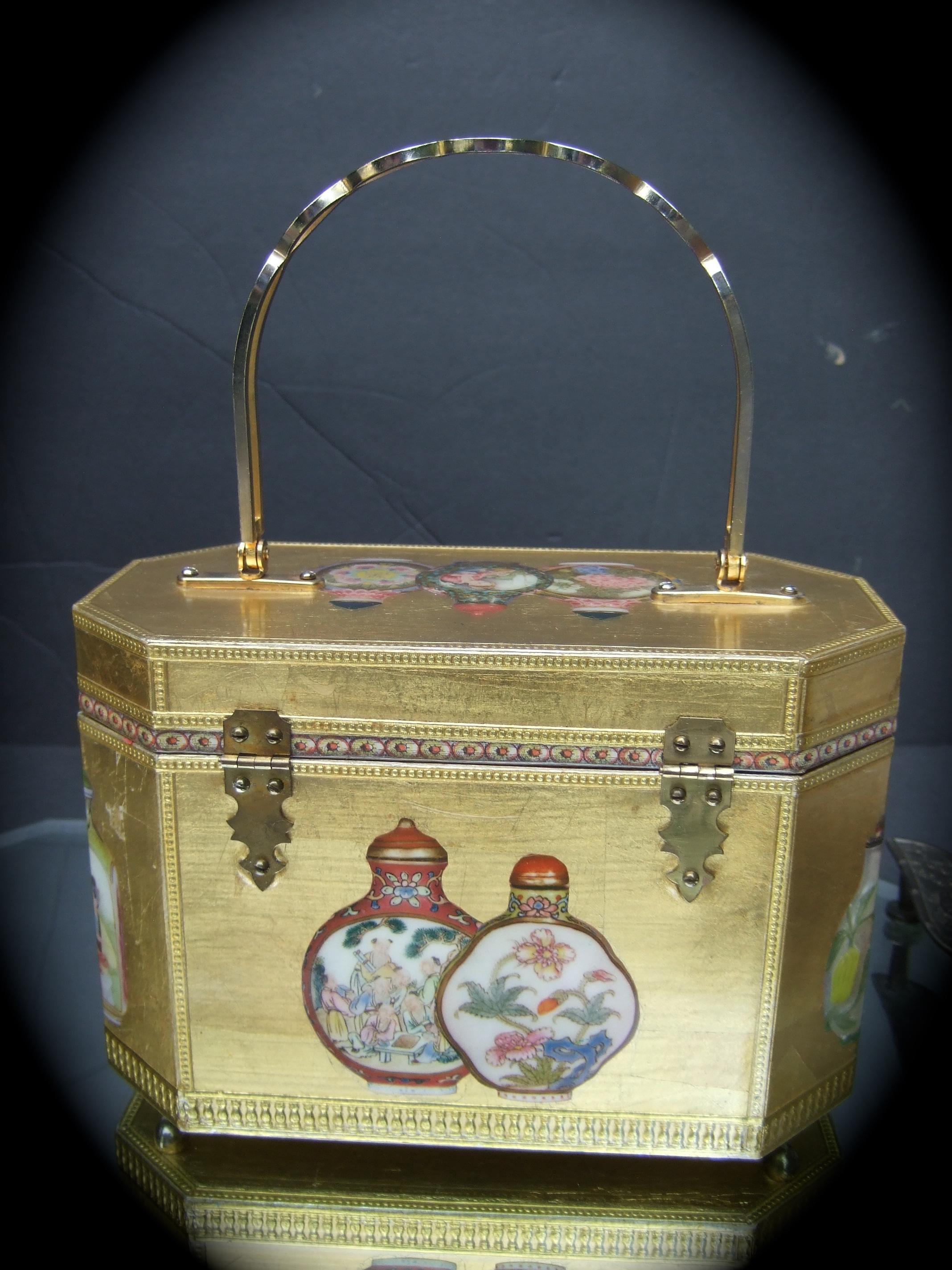 Saks Fifth Avenue Chinoiserie Gilt Wood Decoupage Box Purse c 1970s  For Sale 10
