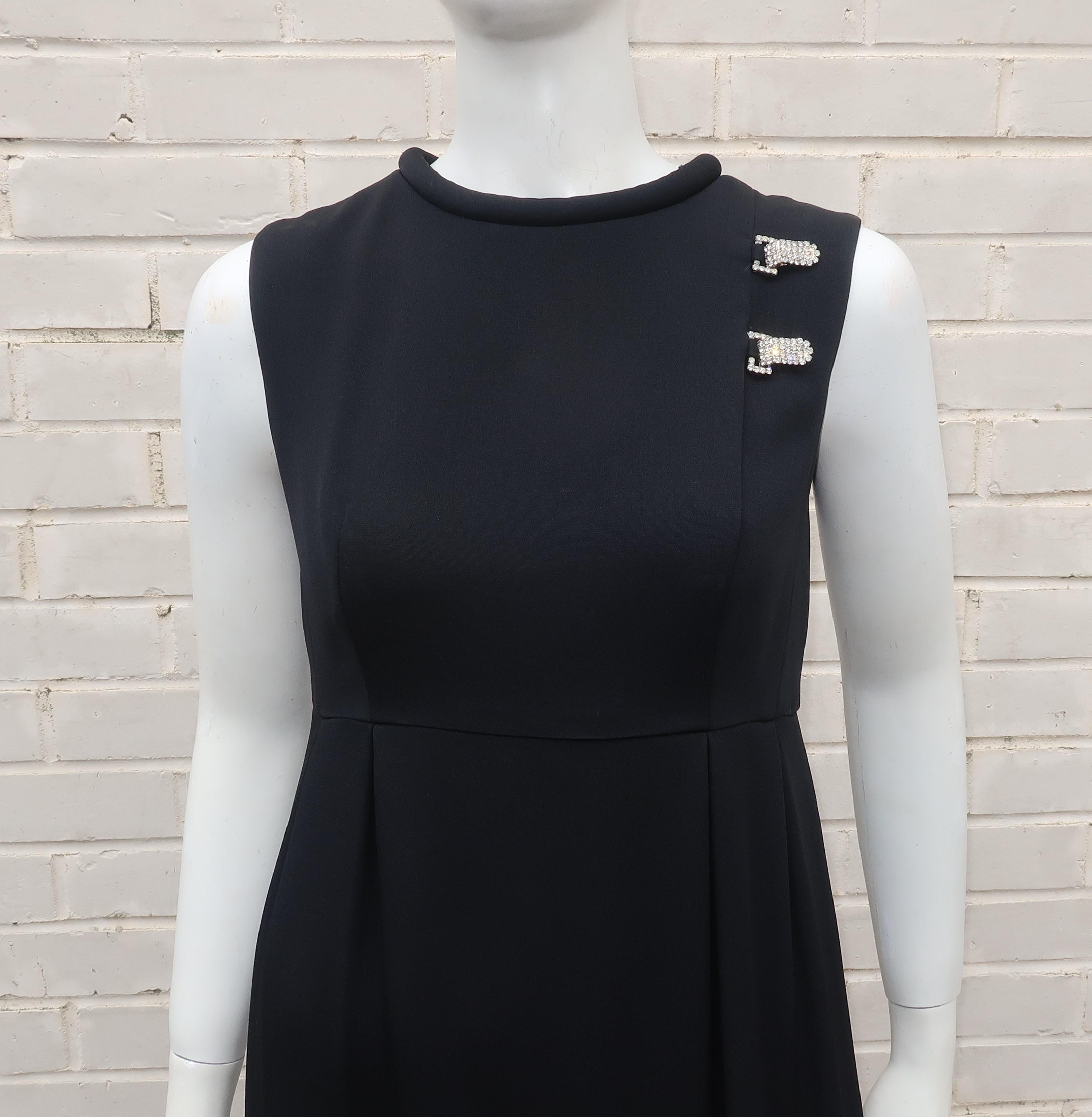 Noir Saks Fifth Avenue - Petite robe noire avec boucles en strass, années 1960 en vente