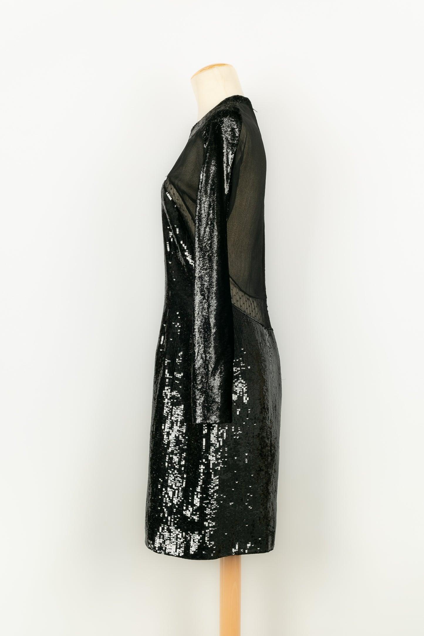 Saks Fifth Avenue - Robe de soirée noire à manches longues en mousseline de soie, velours et paillettes. Pas de Label de taille ni de composition, il convient à un 38FR.

Informations complémentaires :
Condit : Très bon état.
Dimensions : Largeur