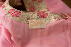 Vintage Rosa Vintage-Mantel mit goldenen Details, Saks Fifth Avenue New York