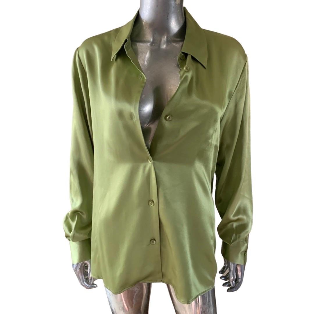 It’s the color! Opinion it’s a cross between celery green, pistachio green, and mint green in a luscious silk Charmeuse blouse. Scarf can be used as a pussy bow or long scarf at neck. Super chic. Saks. Fifth Avenue brand. Made in China. Size 14.