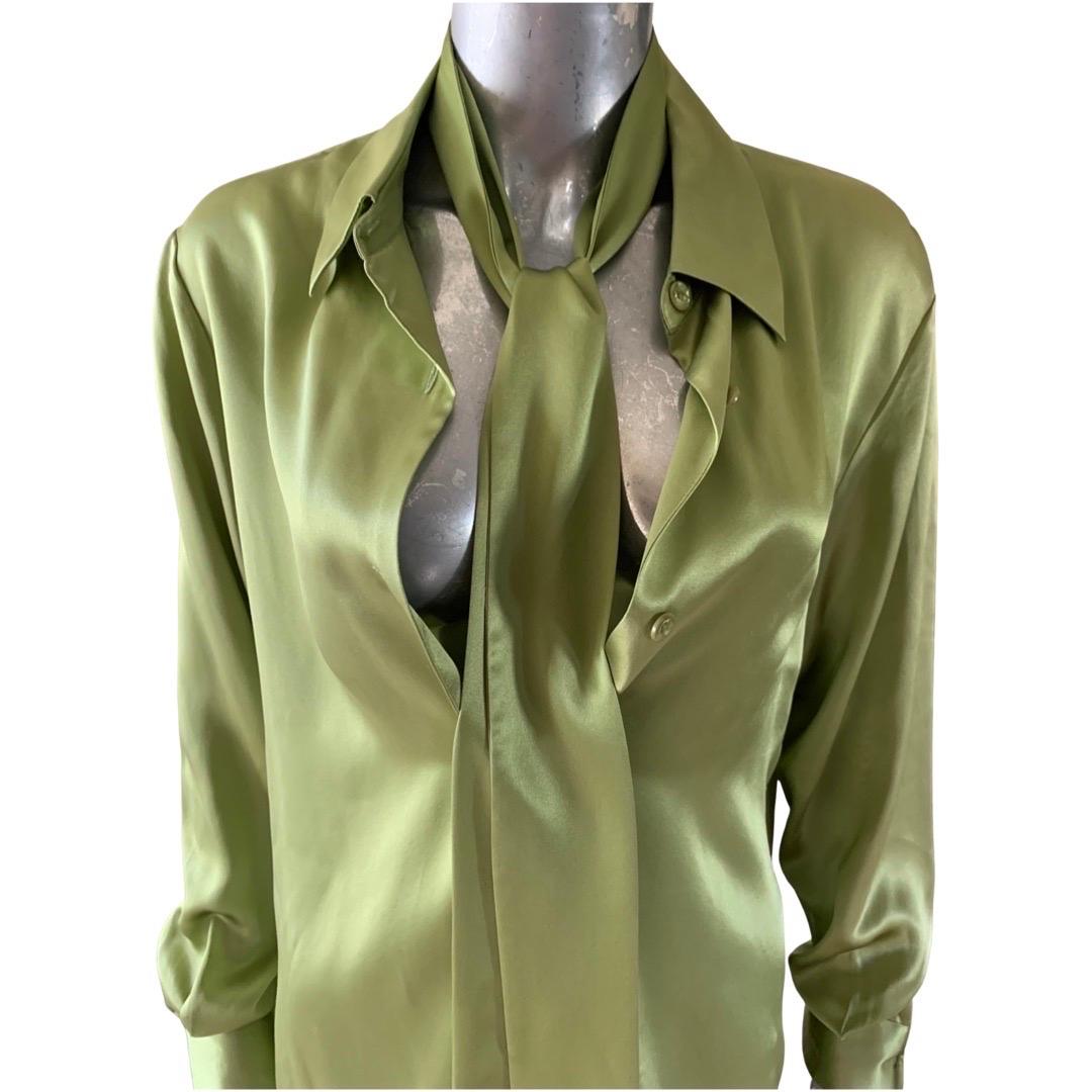 Saks Fifth Avenue Pistachio Green Silk Blouse w/Scarf Size 14 In Excellent Condition In Palm Springs, CA