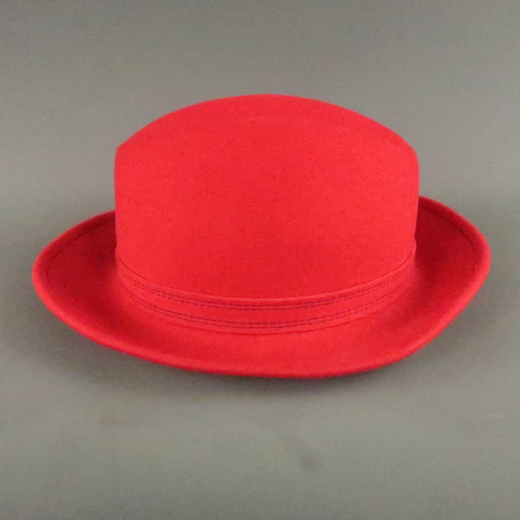 SAKS FIFTH AVENUE hat comes in a red felt wool with contrast stitching, and a feather accent.

Very Good Pre-Owned Condition.
Marked: ( no size )

Measurements:
Opening: 22.8 in.
Brim: 2.8 in.
Height: 5.5 in