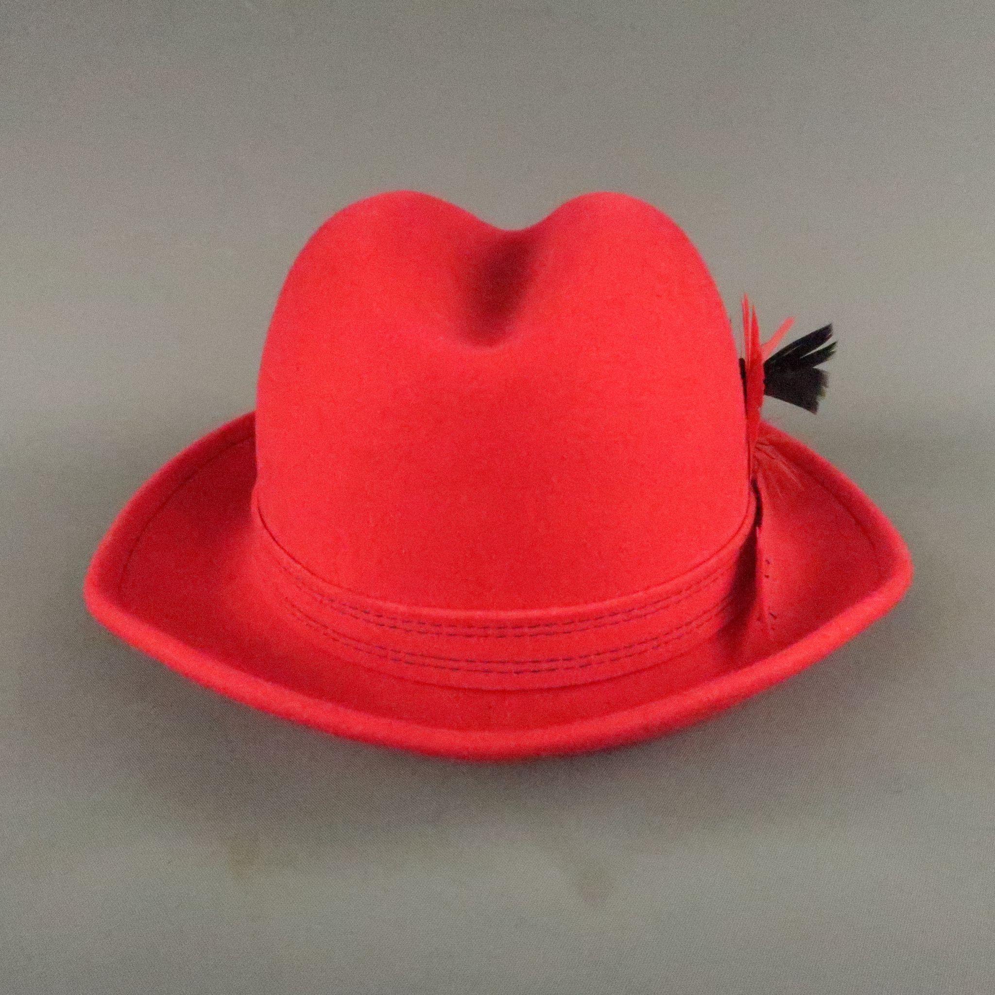 SAKS FIFTH AVENUE Red Felt Contrast Stitch Fedora In Good Condition In San Francisco, CA