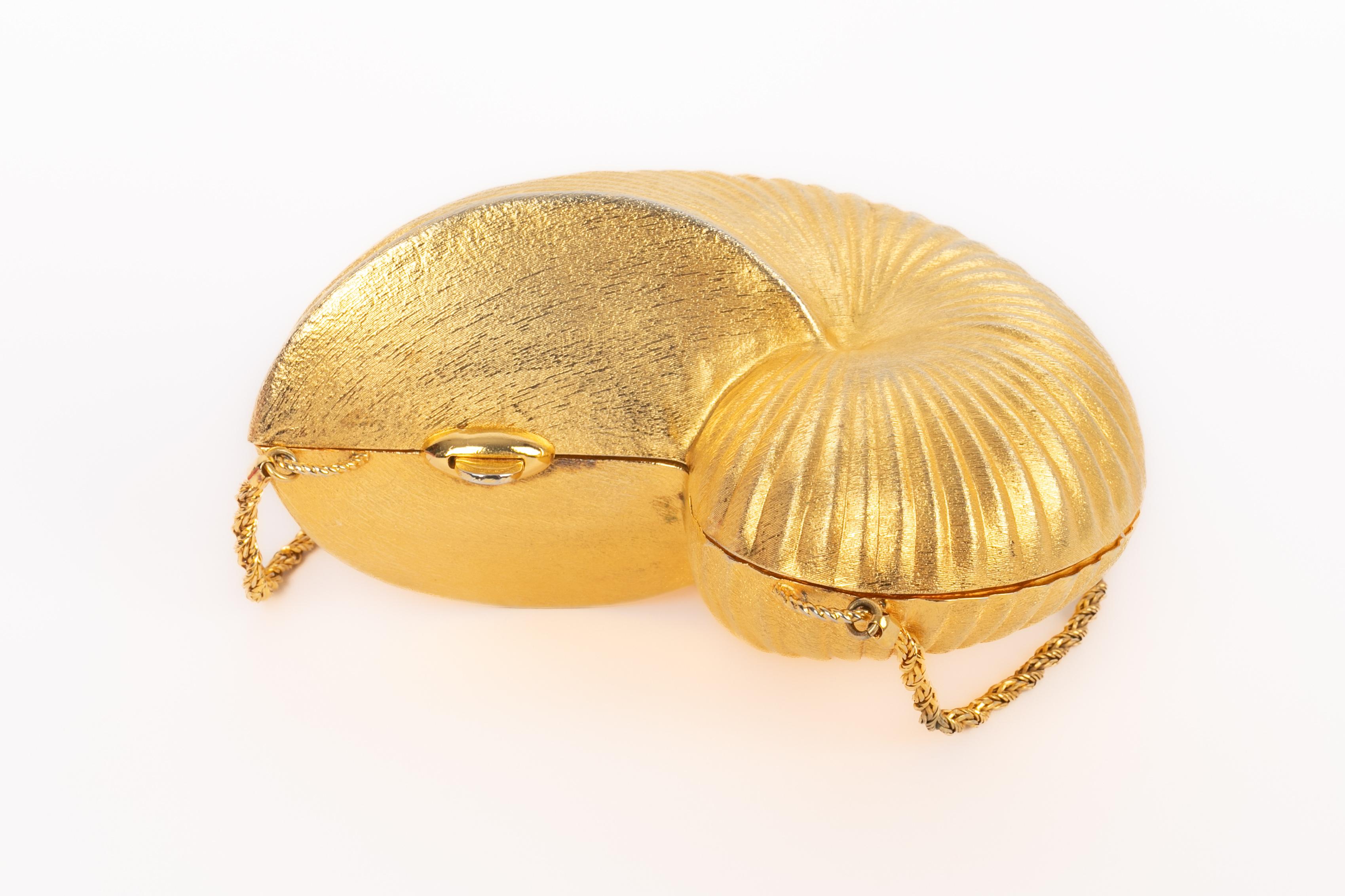 Women's or Men's Saks Fifth Avenue shell bag For Sale